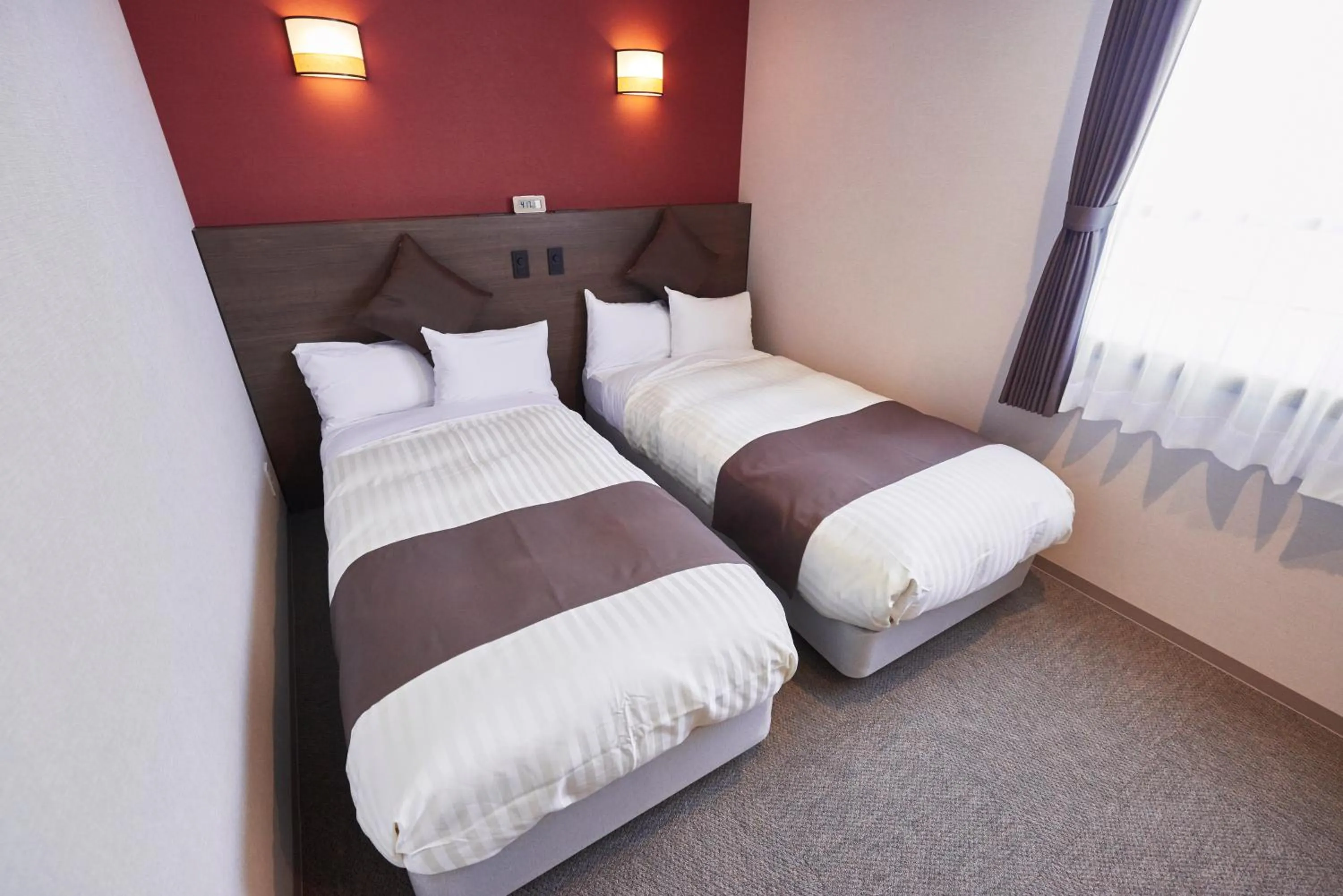 Photo of the whole room, Bed in Hotel KAN-RAKU Saitama Honjo-Waseda Hinoki No Yakata