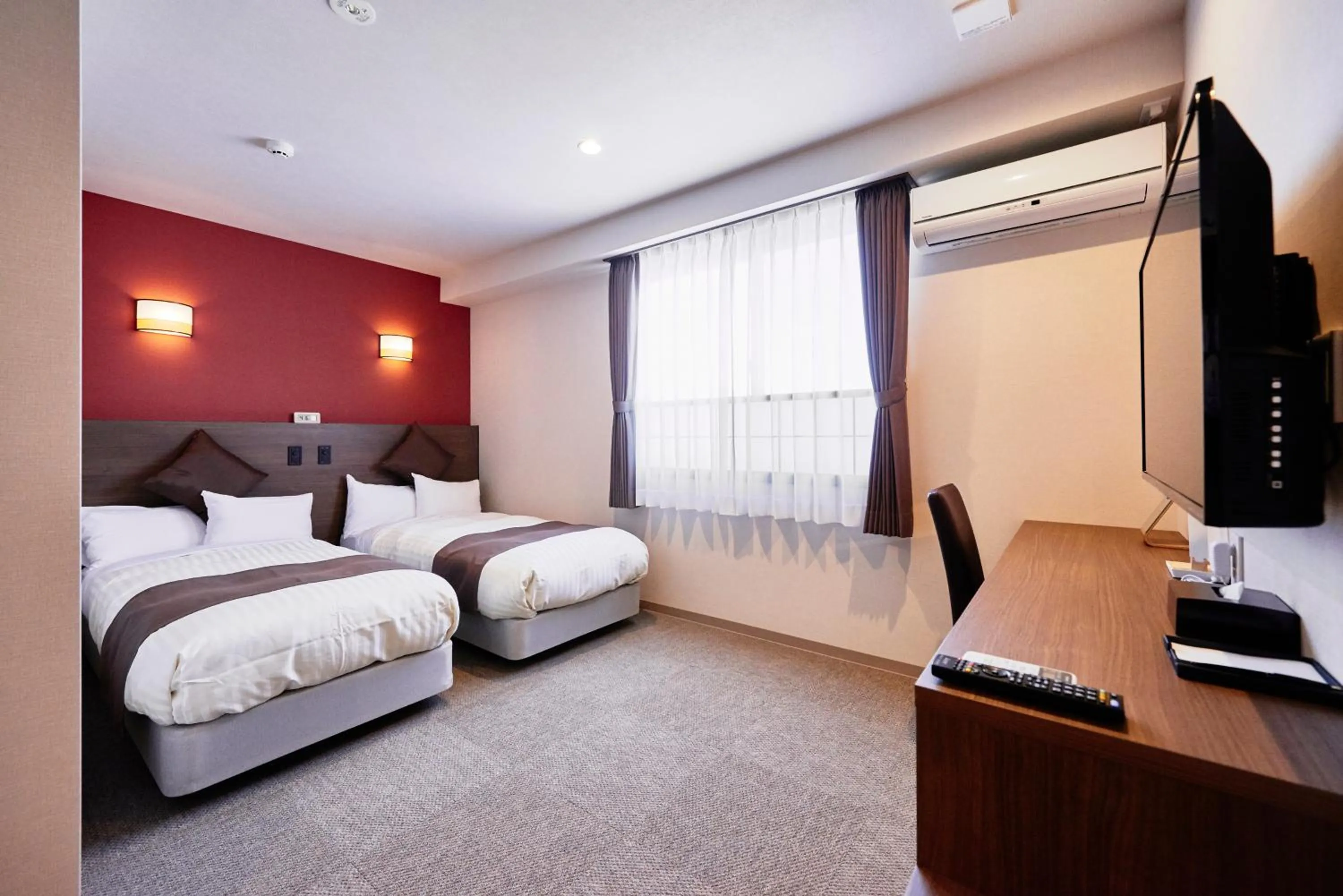 Photo of the whole room, Bed in Hotel KAN-RAKU Saitama Honjo-Waseda Hinoki No Yakata