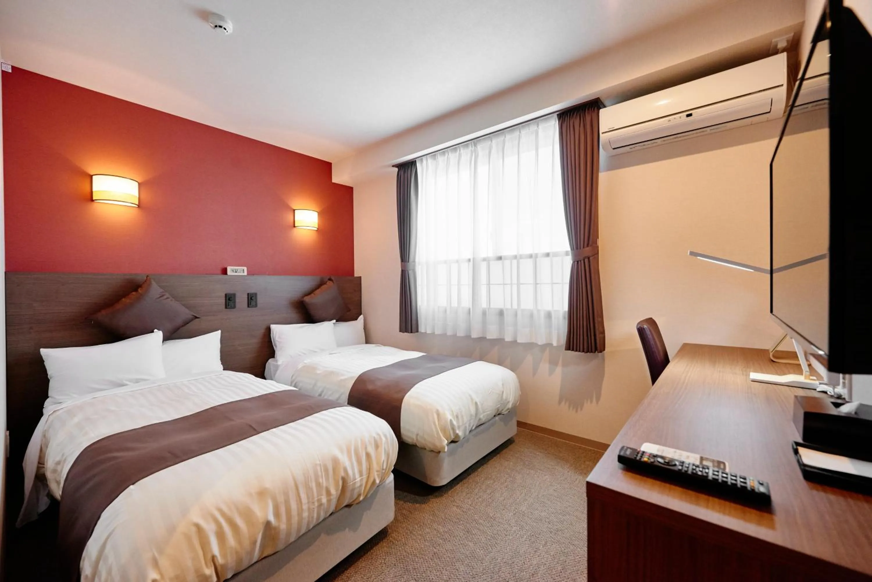 Photo of the whole room, Bed in Hotel KAN-RAKU Saitama Honjo-Waseda Hinoki No Yakata