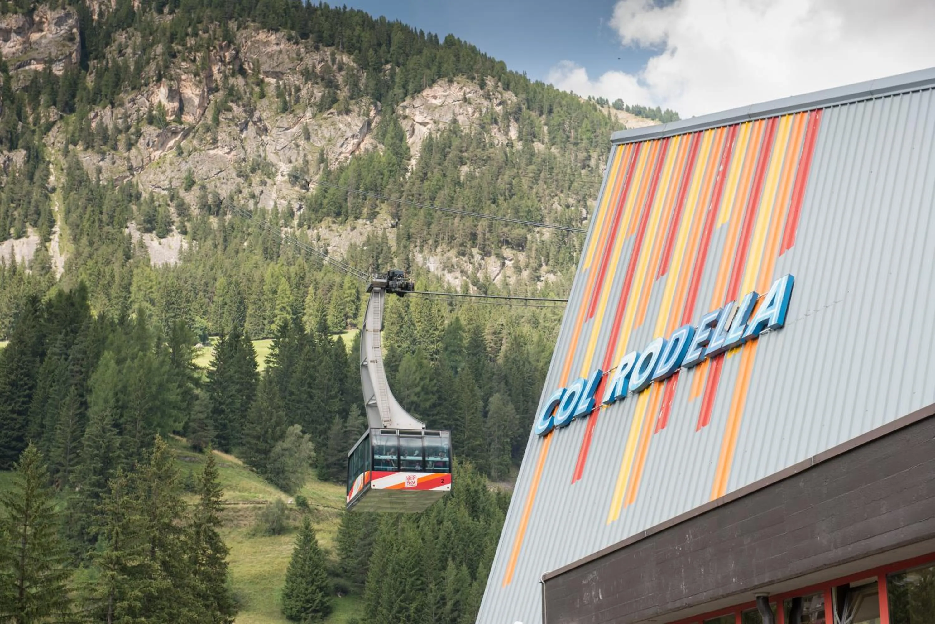 Skiing in Garni Aritz