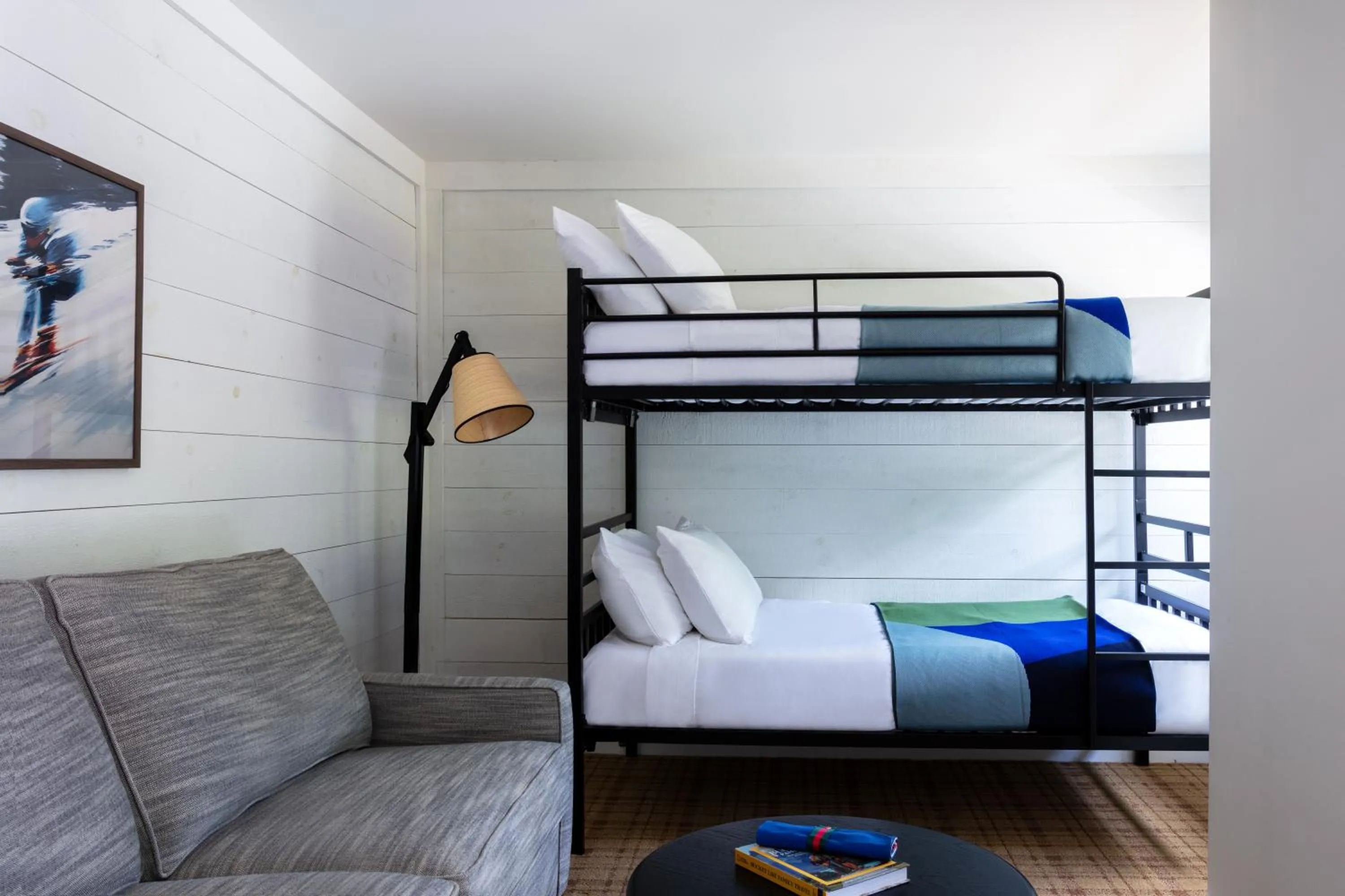 Photo of the whole room, Bed in Outbound Stowe