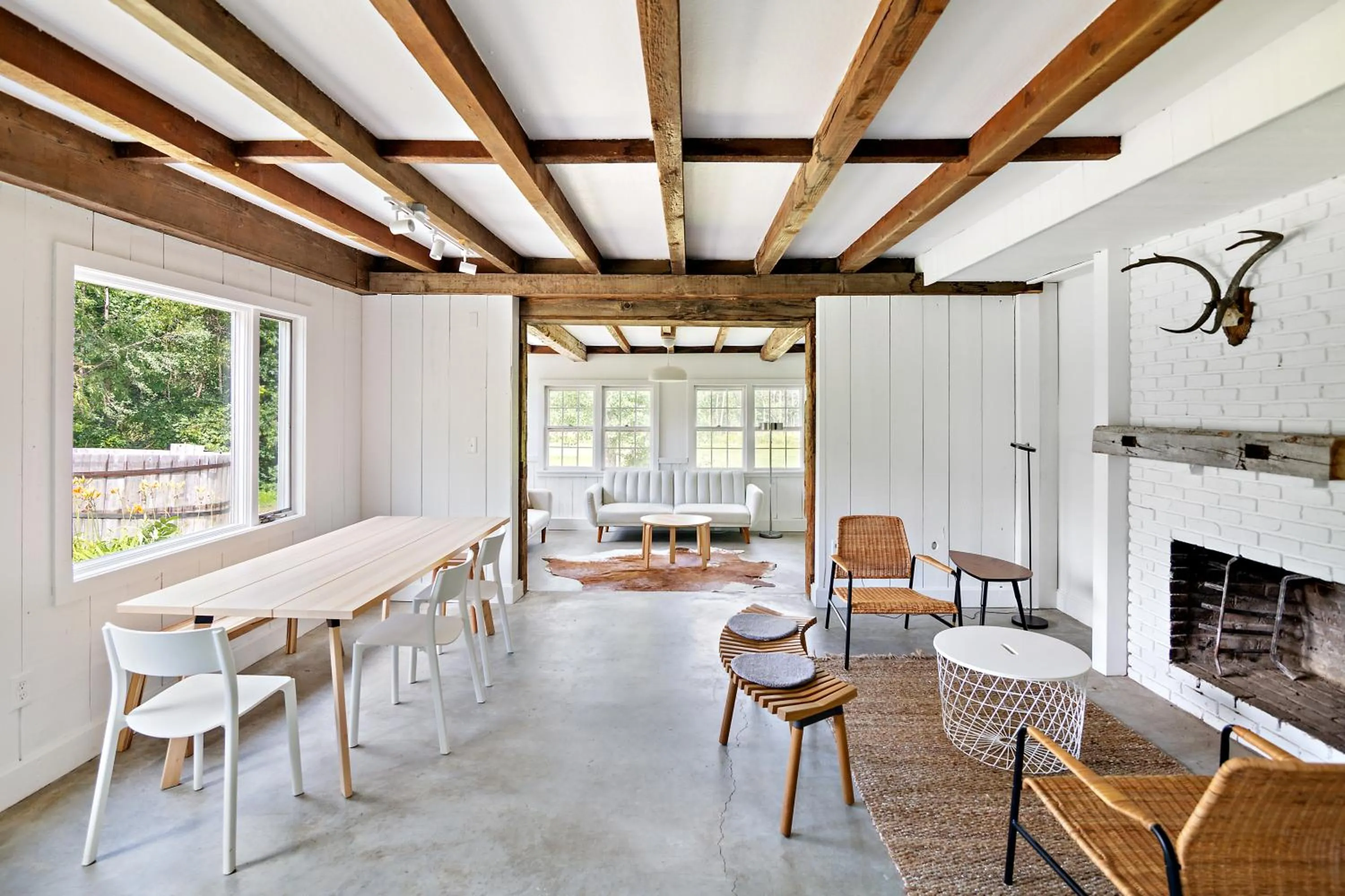 Dining area in Outbound Stowe