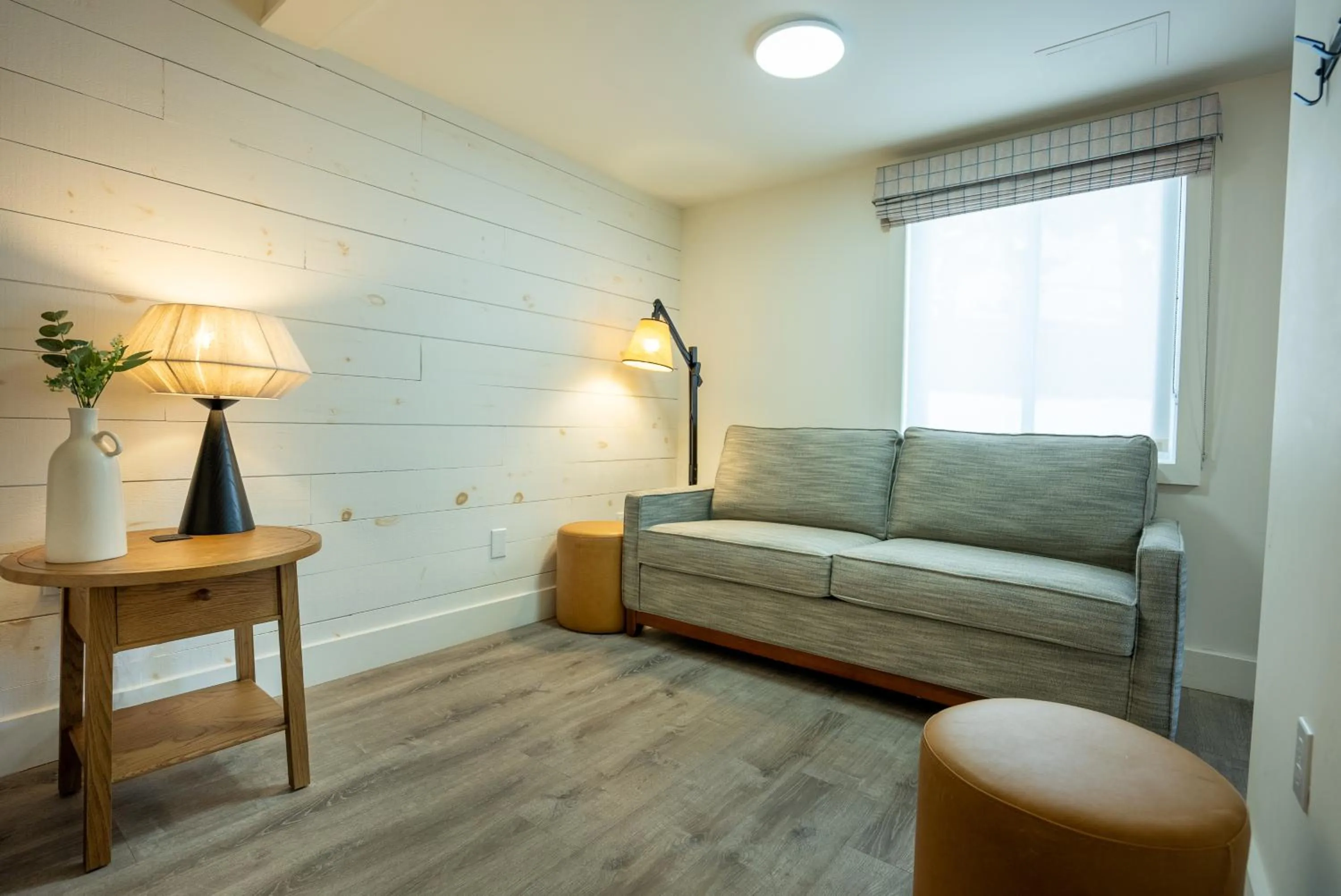 Seating area in Outbound Stowe