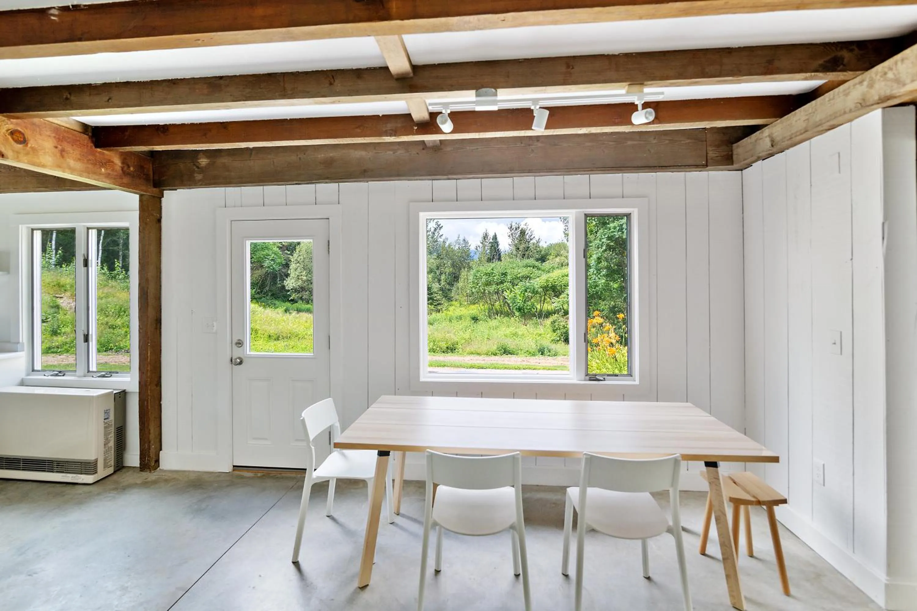 Dining area in Outbound Stowe
