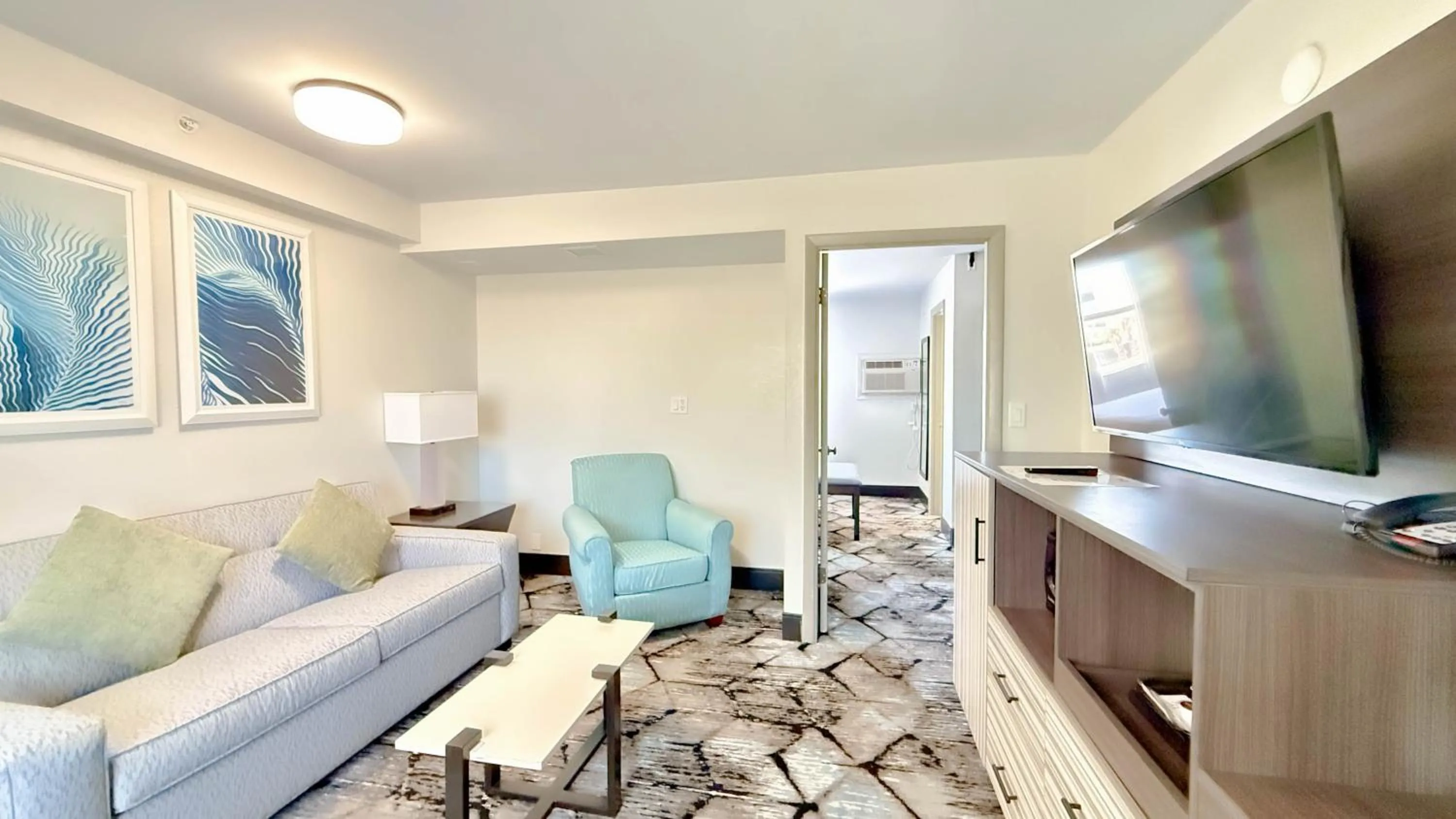 Living room in Best Western Plus Daytona Inn Seabreeze