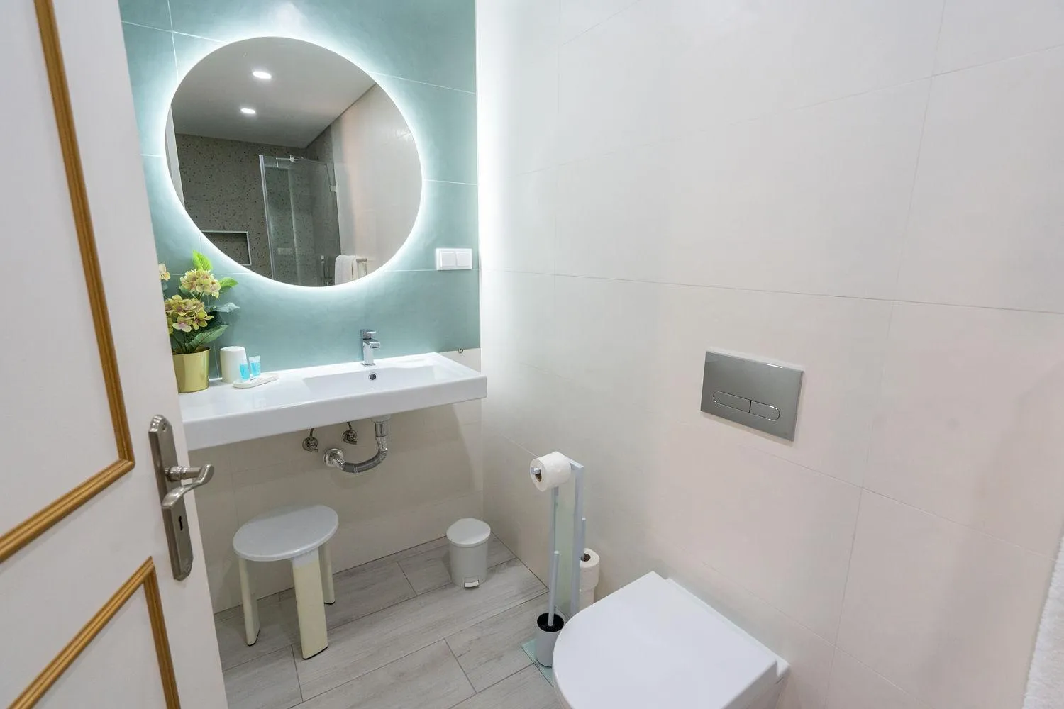 Toilet in Luz Beach Apartments