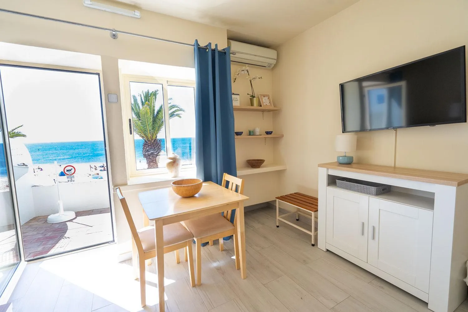 TV and multimedia in Luz Beach Apartments