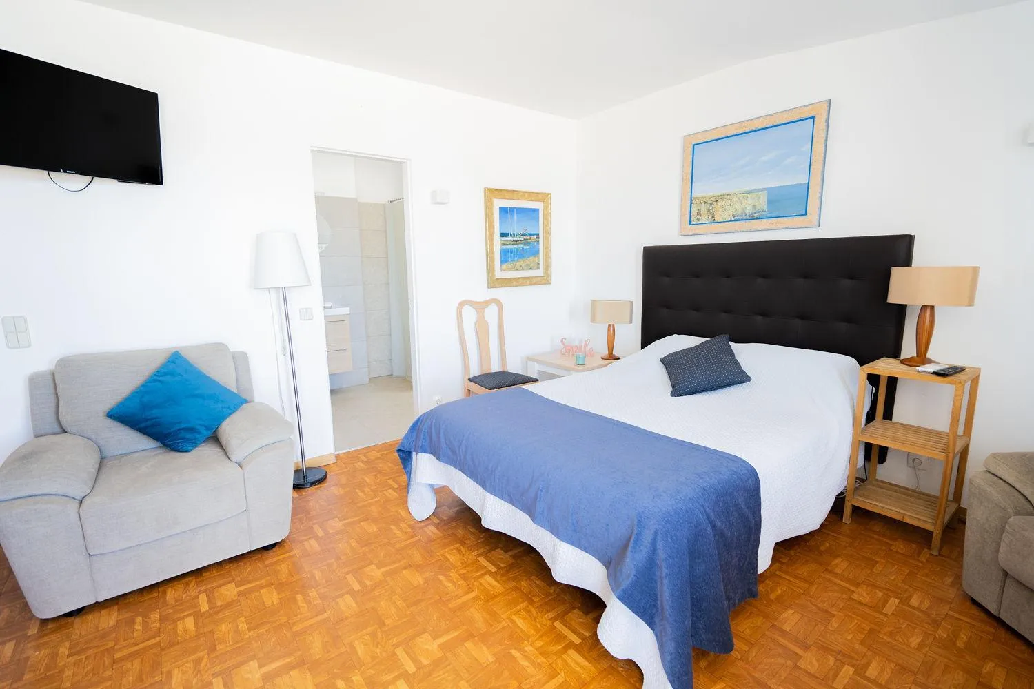 Bed in Luz Beach Apartments