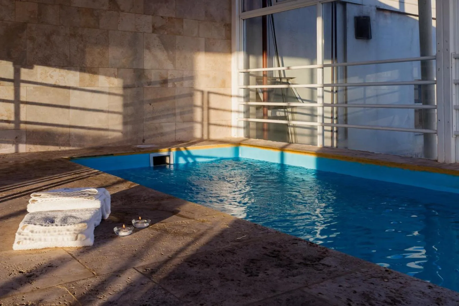 Swimming pool in Hotel Mendoza