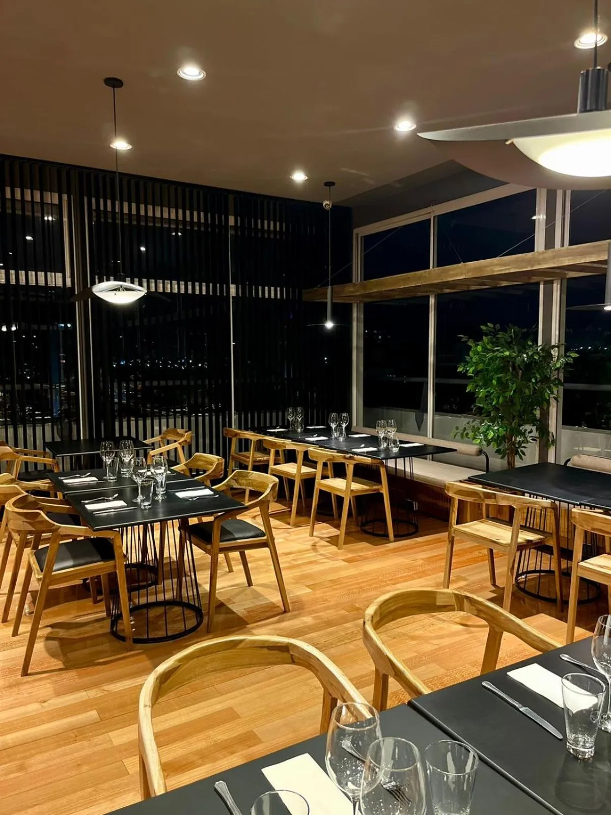 Restaurant/places to eat in Hotel Mendoza