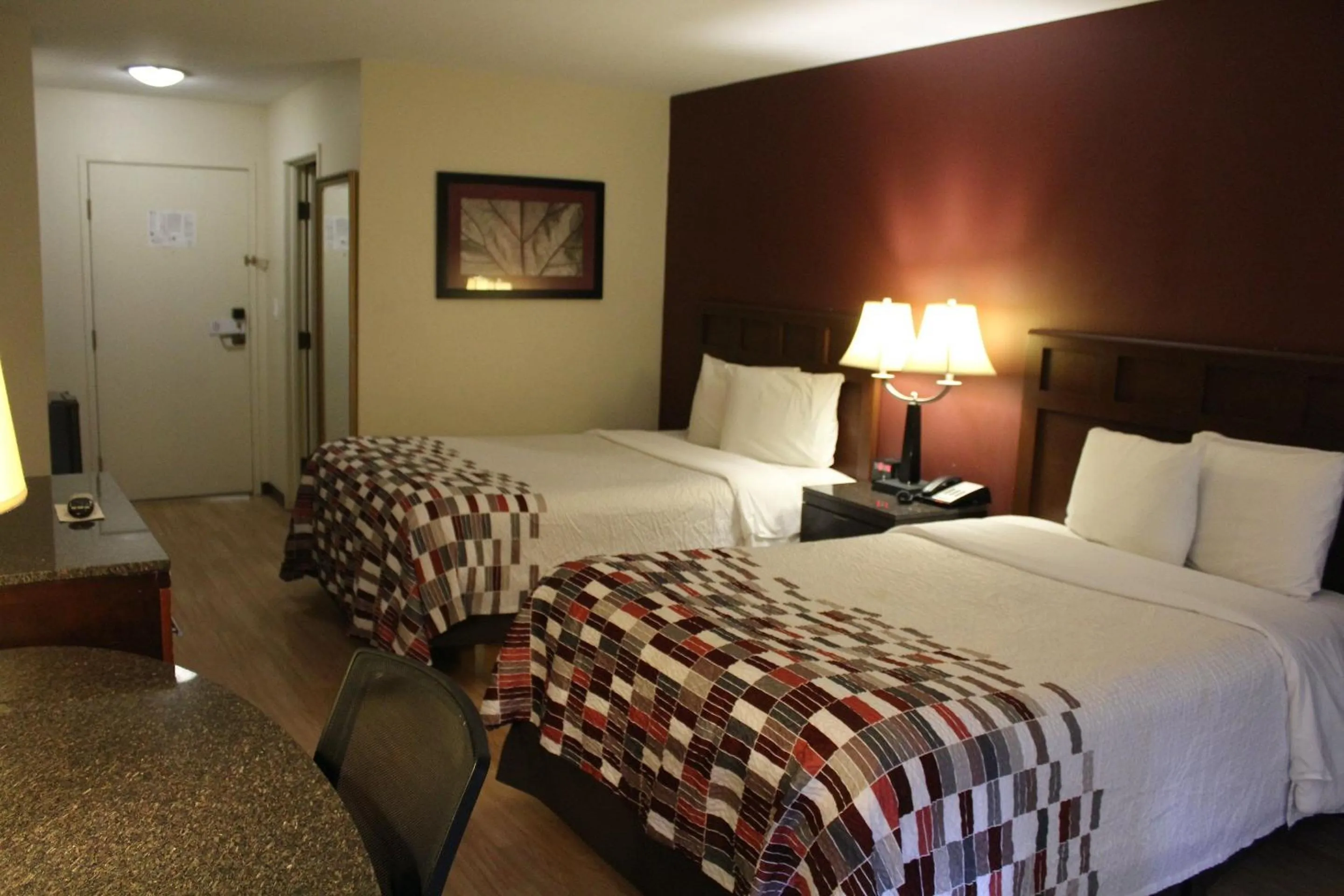 Photo of the whole room, Bed in Red Roof Inn Gurnee - Waukegan