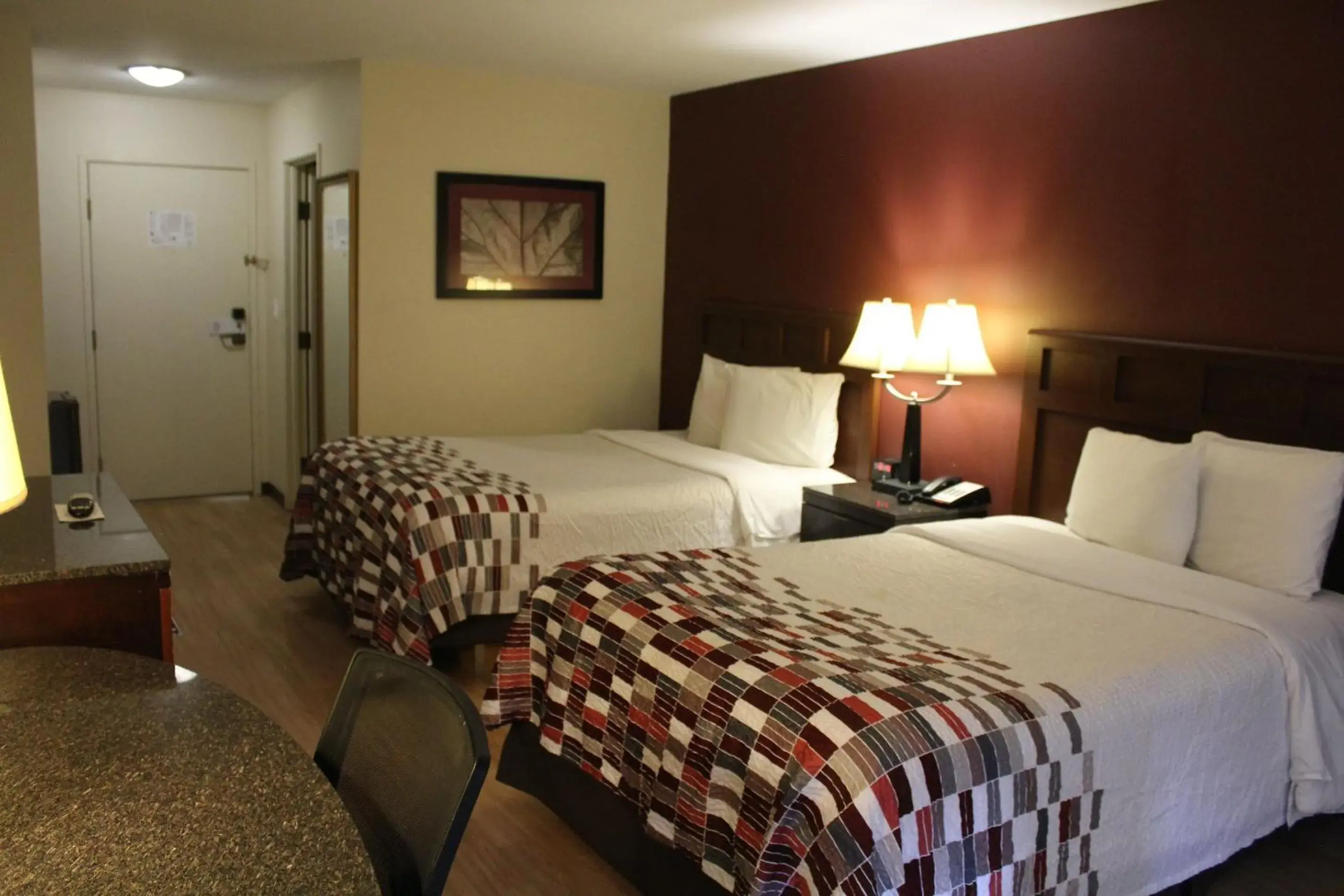 Deluxe Room with Two Double Beds Smoke Free in Red Roof Inn Gurnee - Waukegan Deluxe Room with Two Double Beds Smoke Free in Red Roof Inn Gurnee - Waukegan
