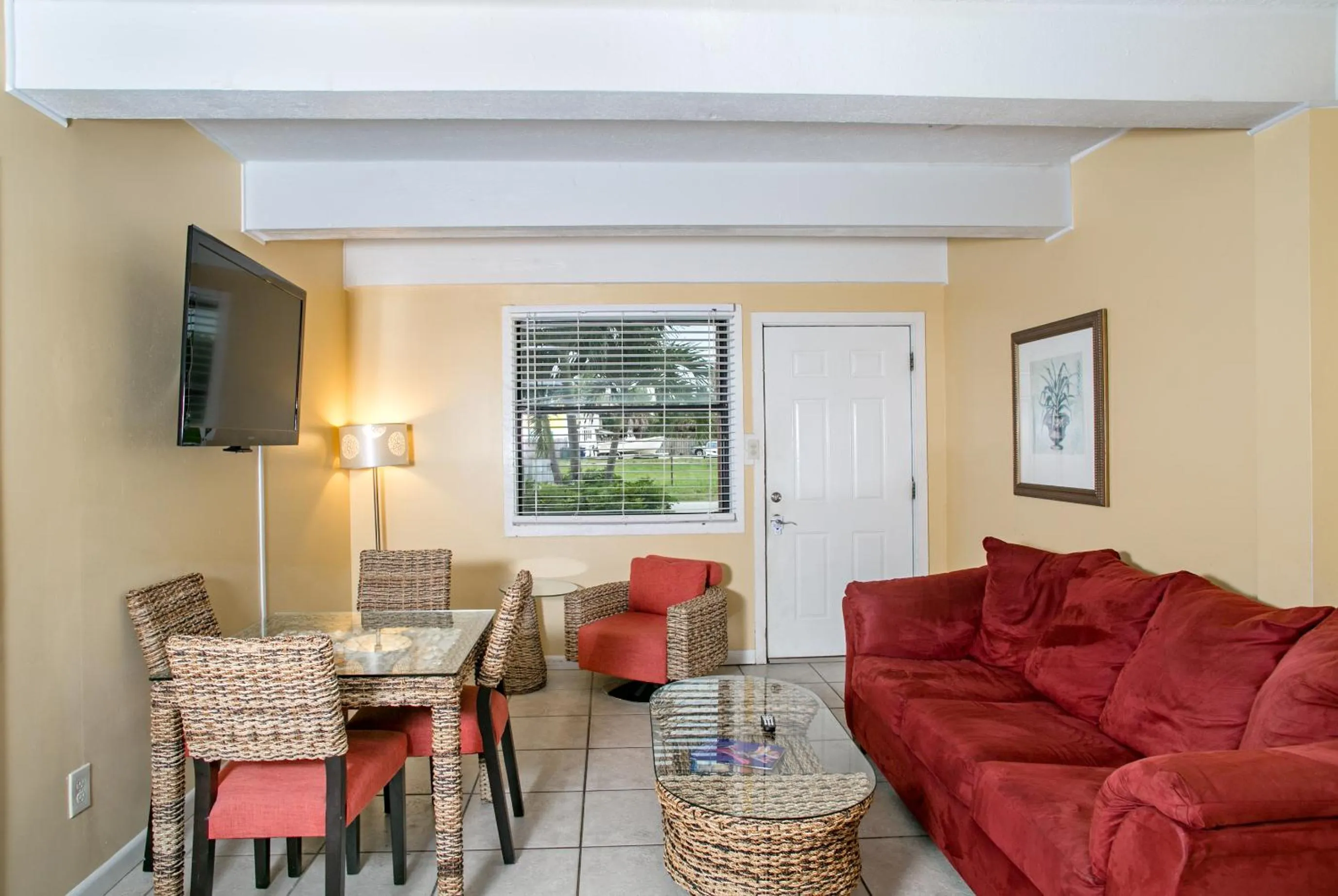 Living room in Royal Inn Beach Hutchinson Island