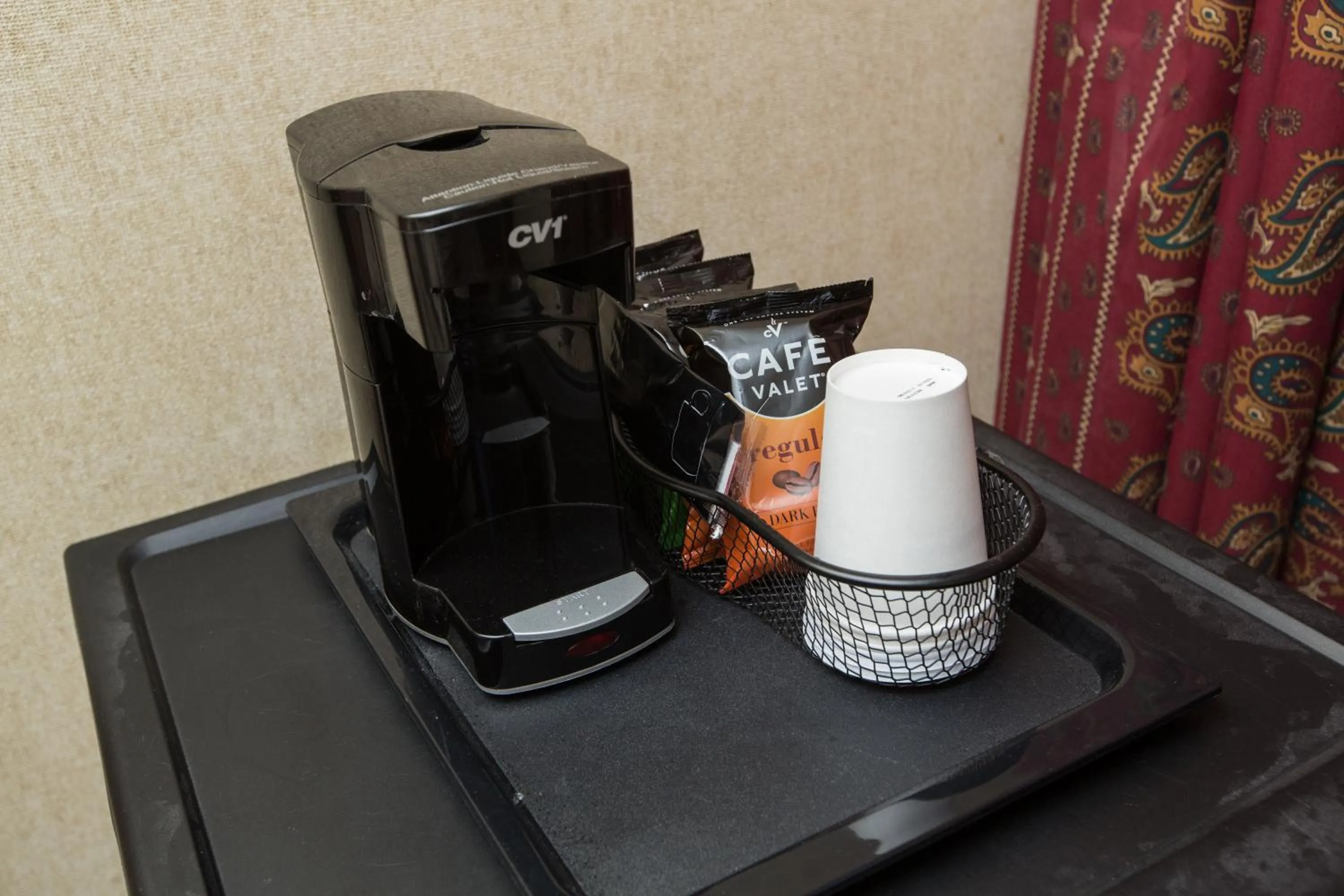 Coffee/tea facilities in Commodores Inn