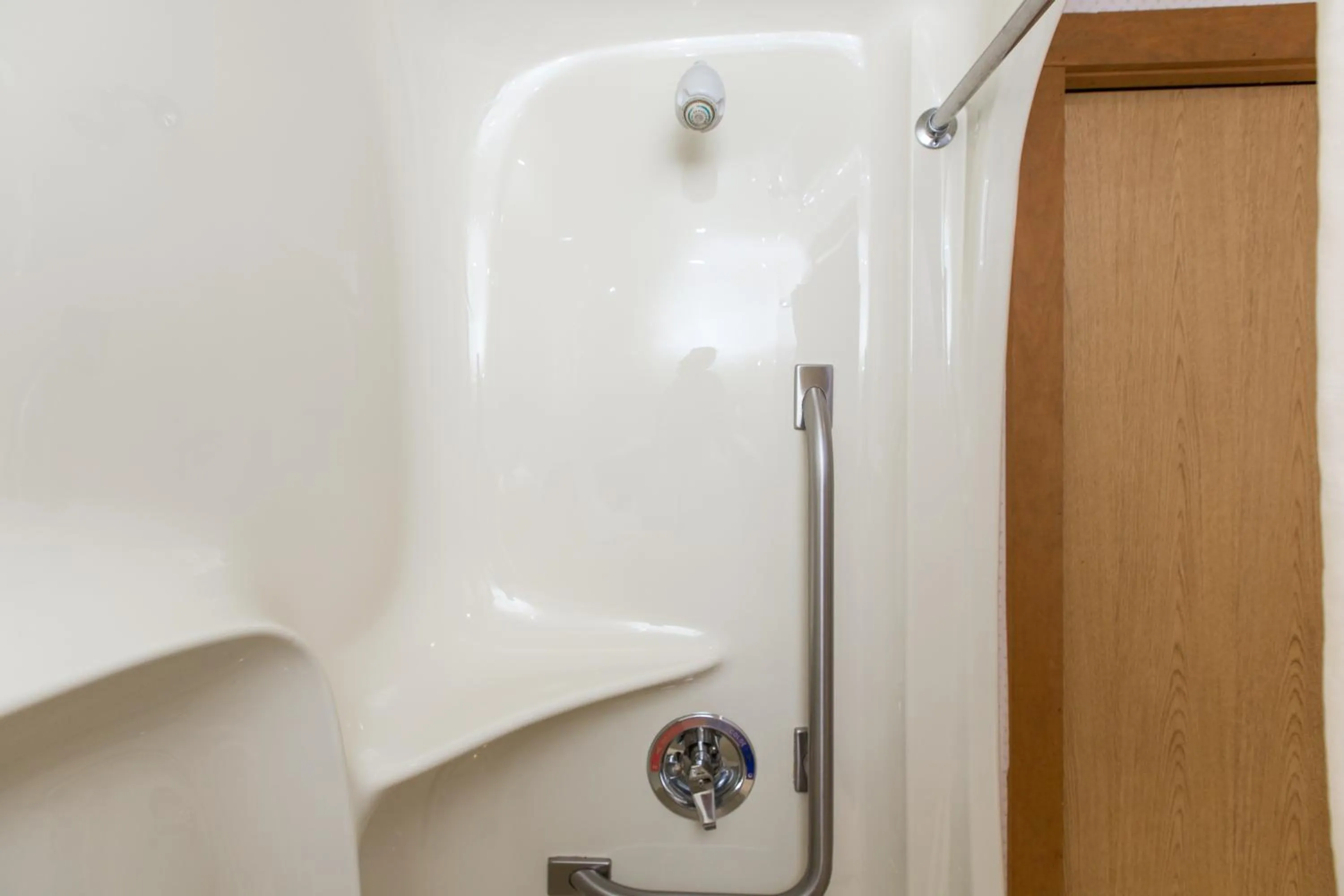 Shower in Commodores Inn