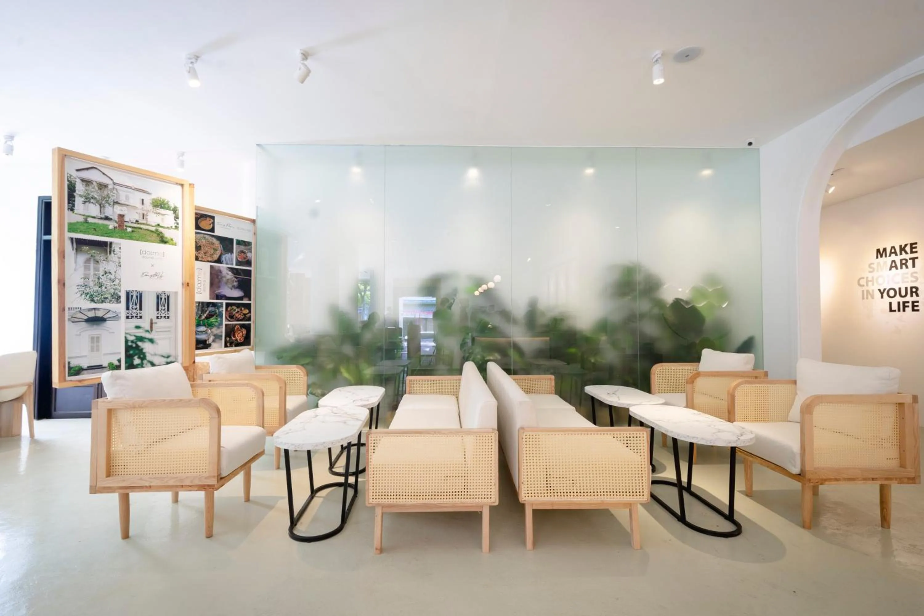 Restaurant/places to eat in Rosaleen Boutique Hotel