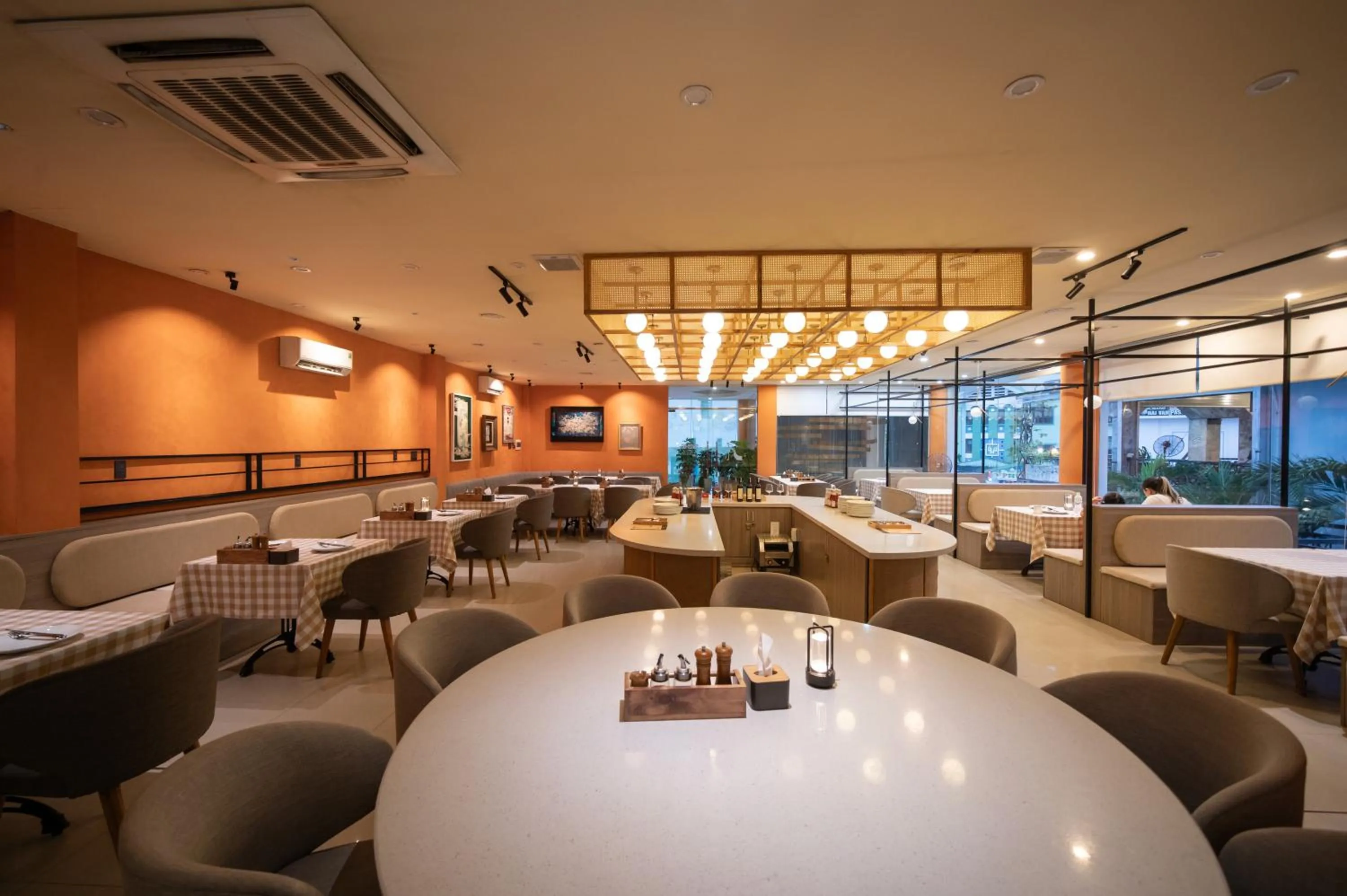 Restaurant/places to eat in Rosaleen Boutique Hotel