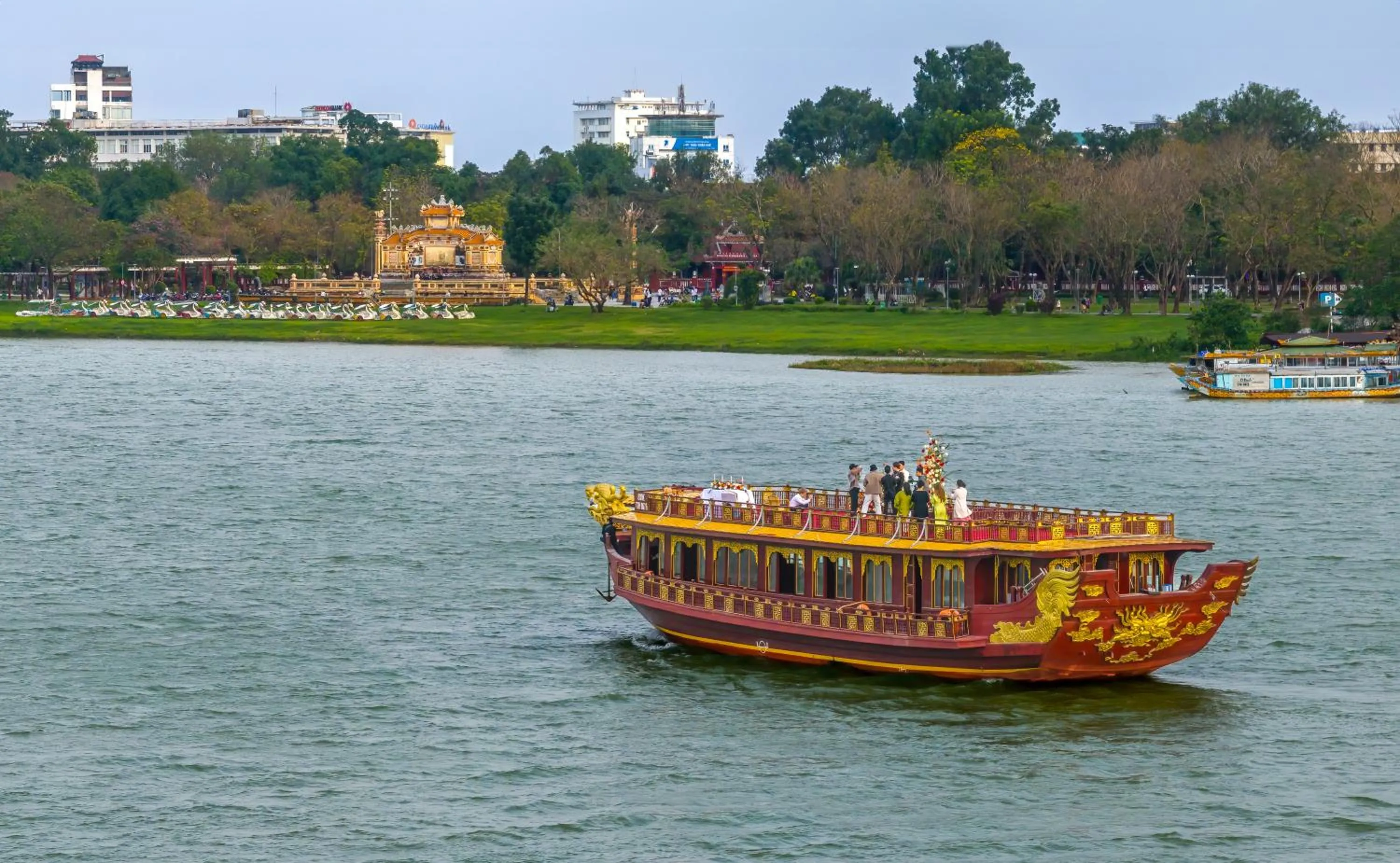 Evening entertainment in Rosaleen Boutique Hotel