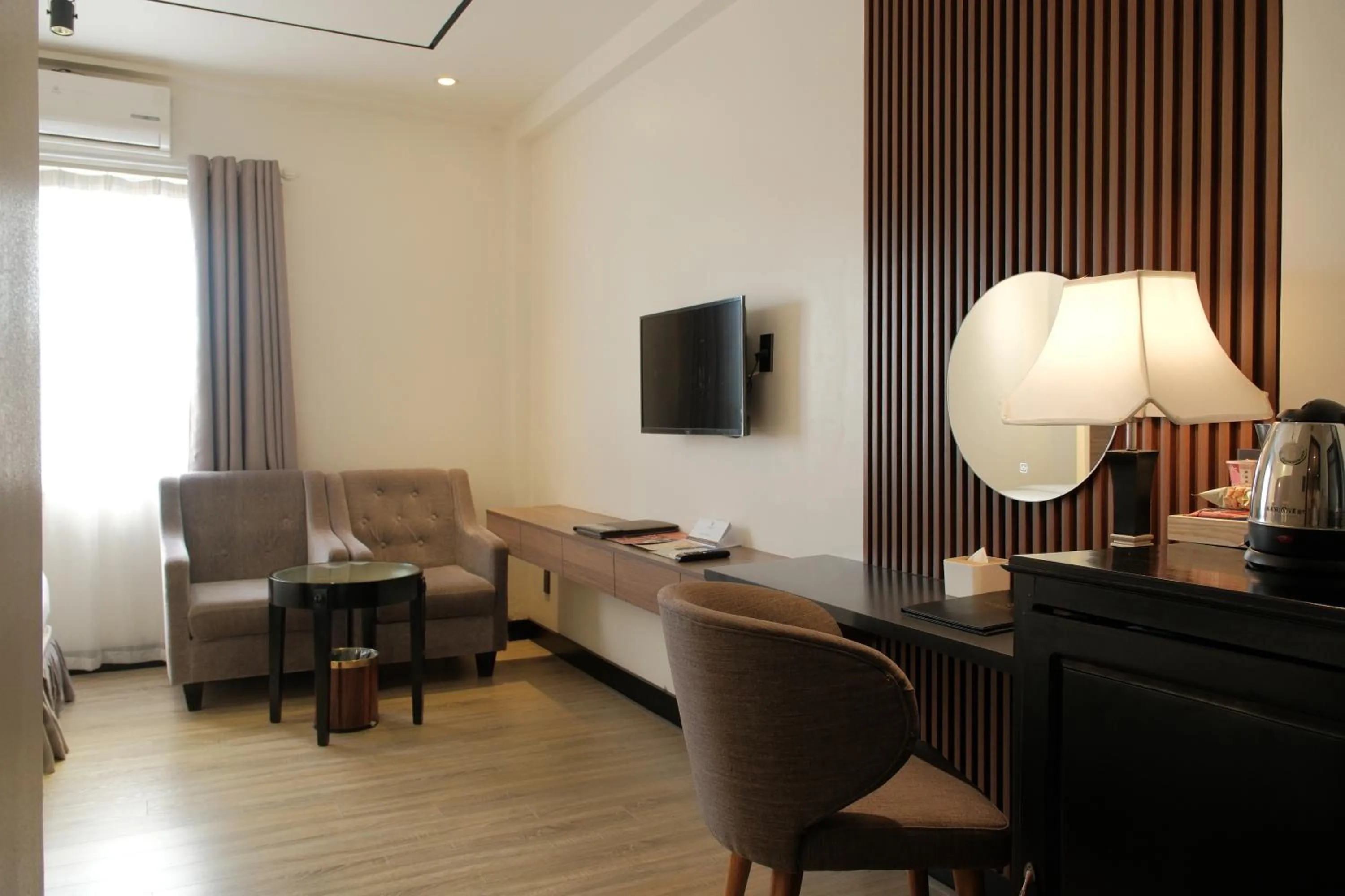 TV and multimedia in Rosaleen Boutique Hotel