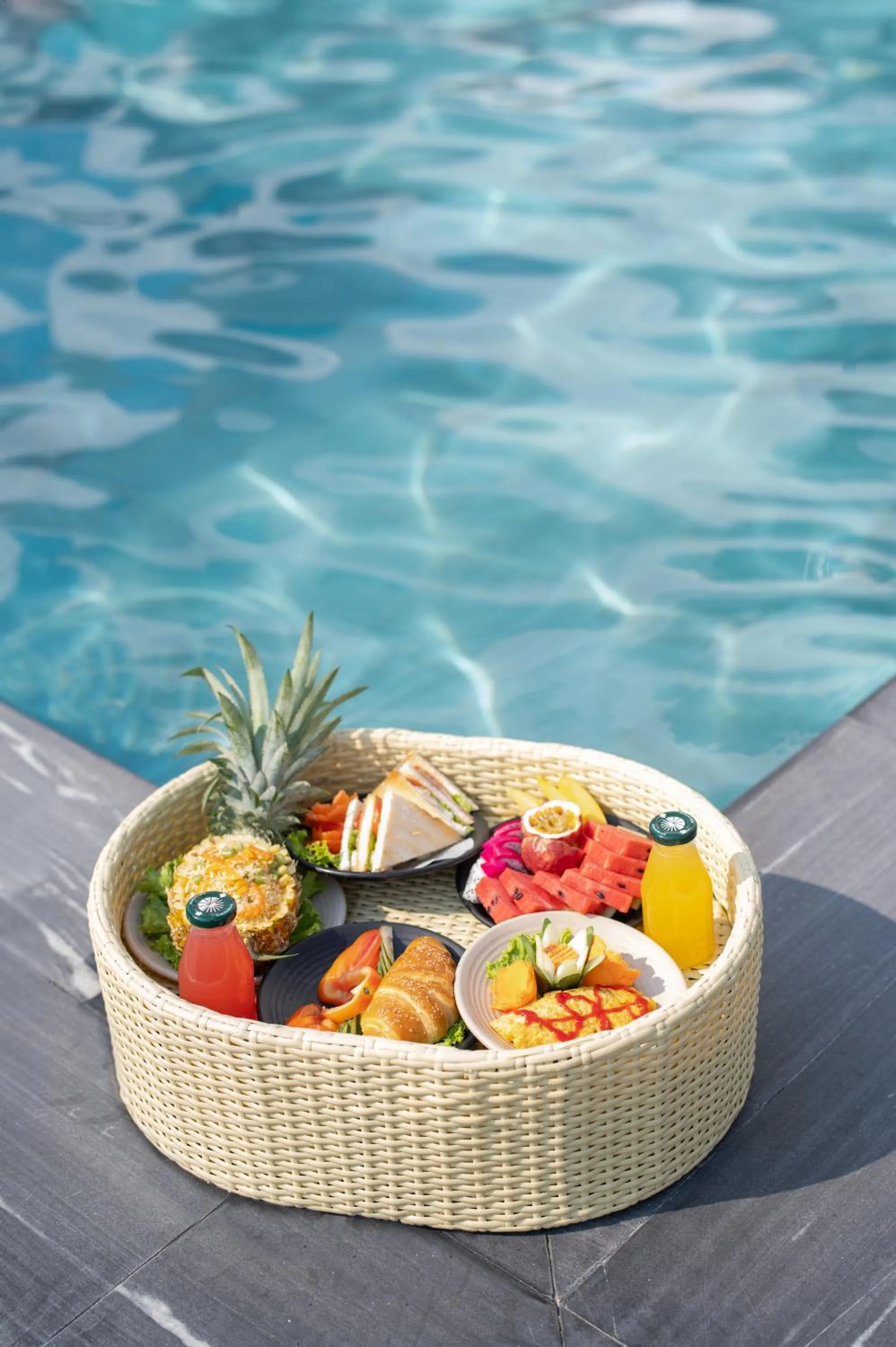 Food and drinks in Rosaleen Boutique Hotel