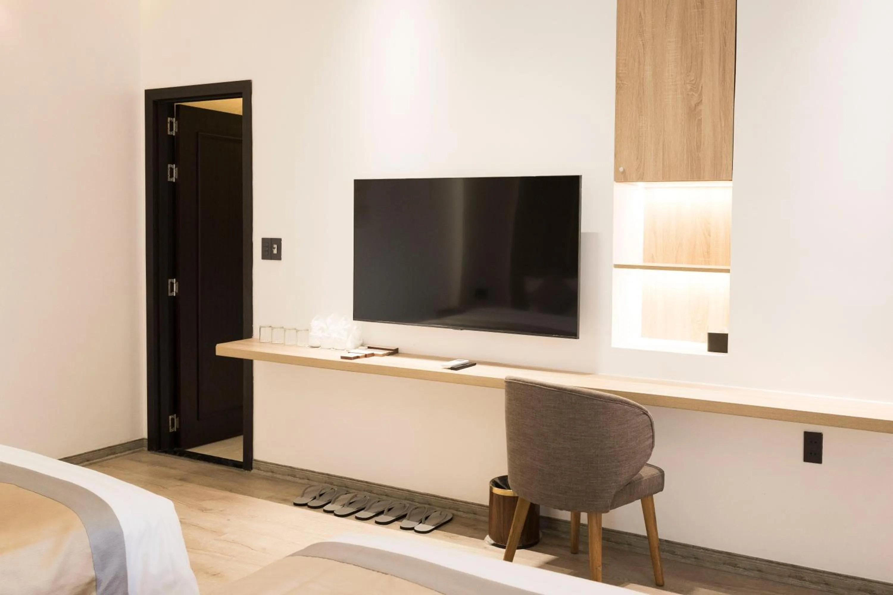 Communal lounge/ TV room in Rosaleen Boutique Hotel