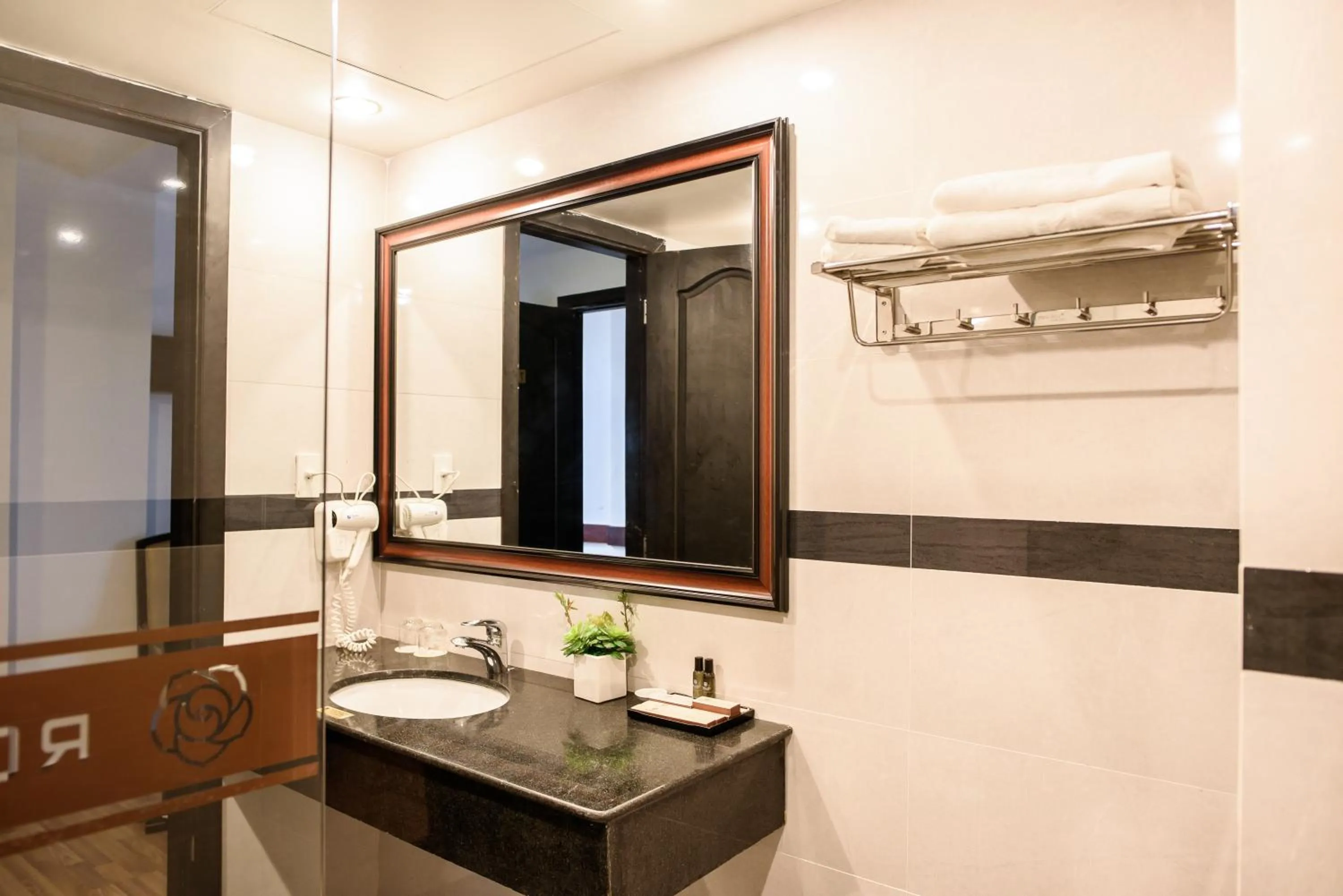 Shower in Rosaleen Boutique Hotel