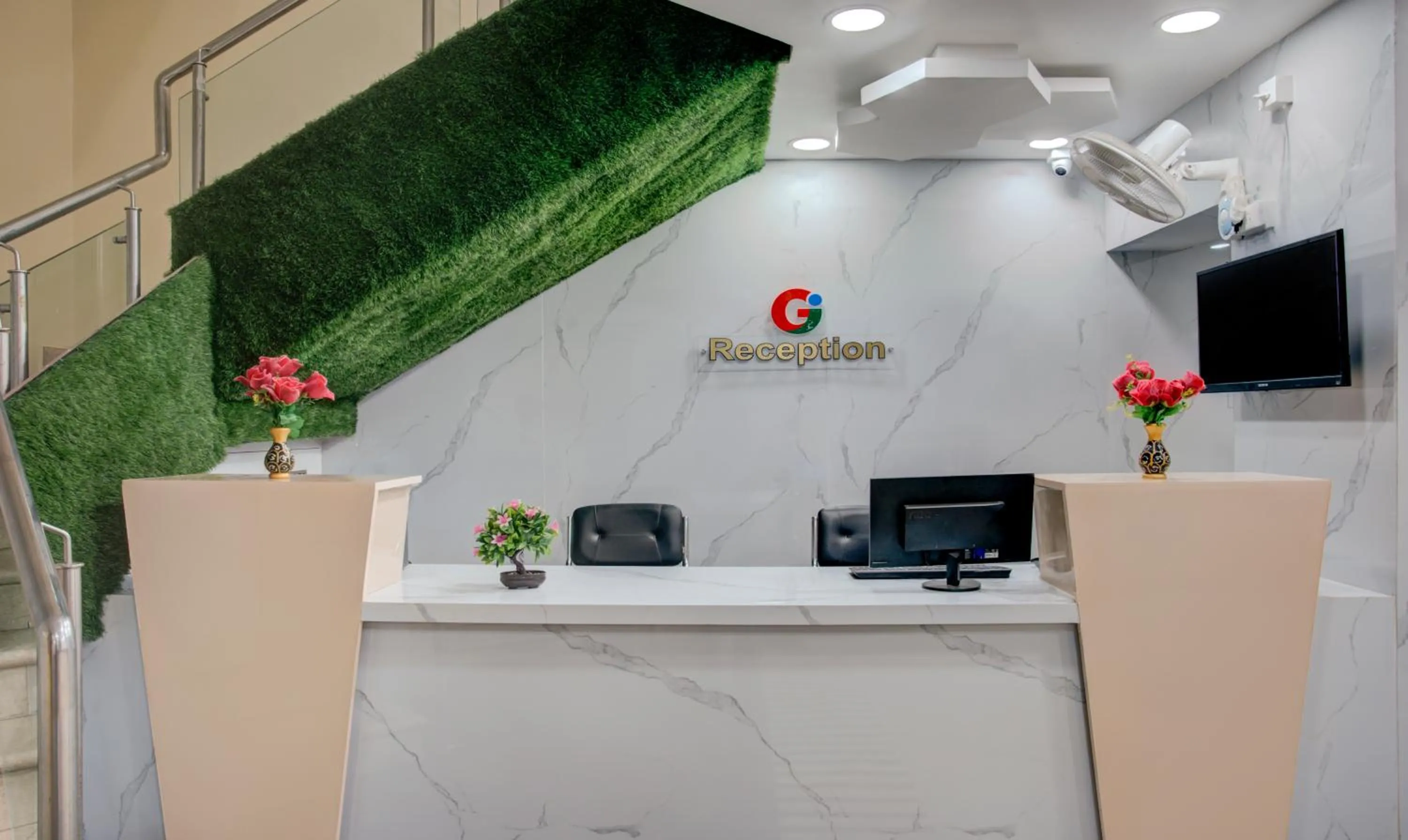 Lobby or reception in Treebo Golden Inn, 700 Mtrs From Promenade Beach