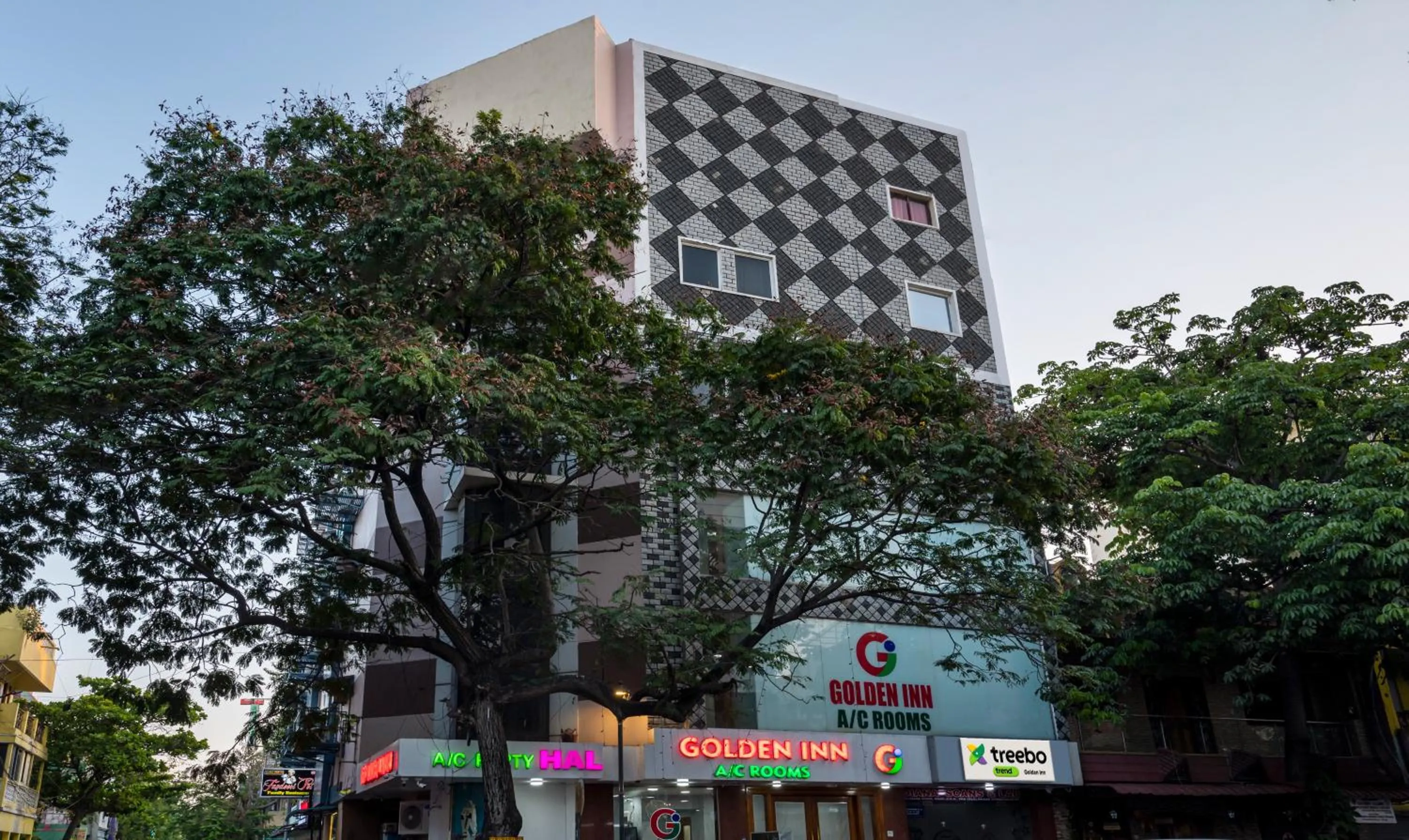 Property building in Treebo Golden Inn, 700 Mtrs From Promenade Beach