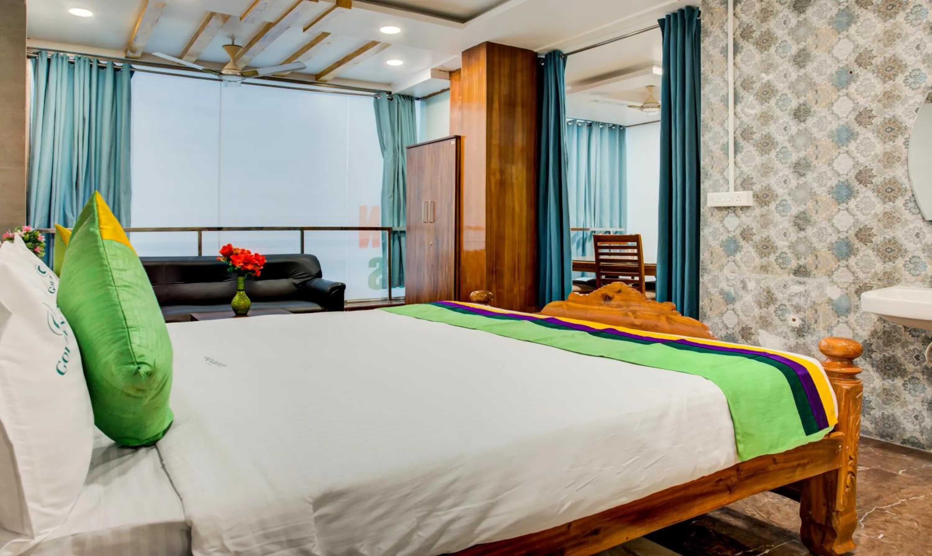 Bedroom, Bed in Treebo Golden Inn, 700 Mtrs From Promenade Beach