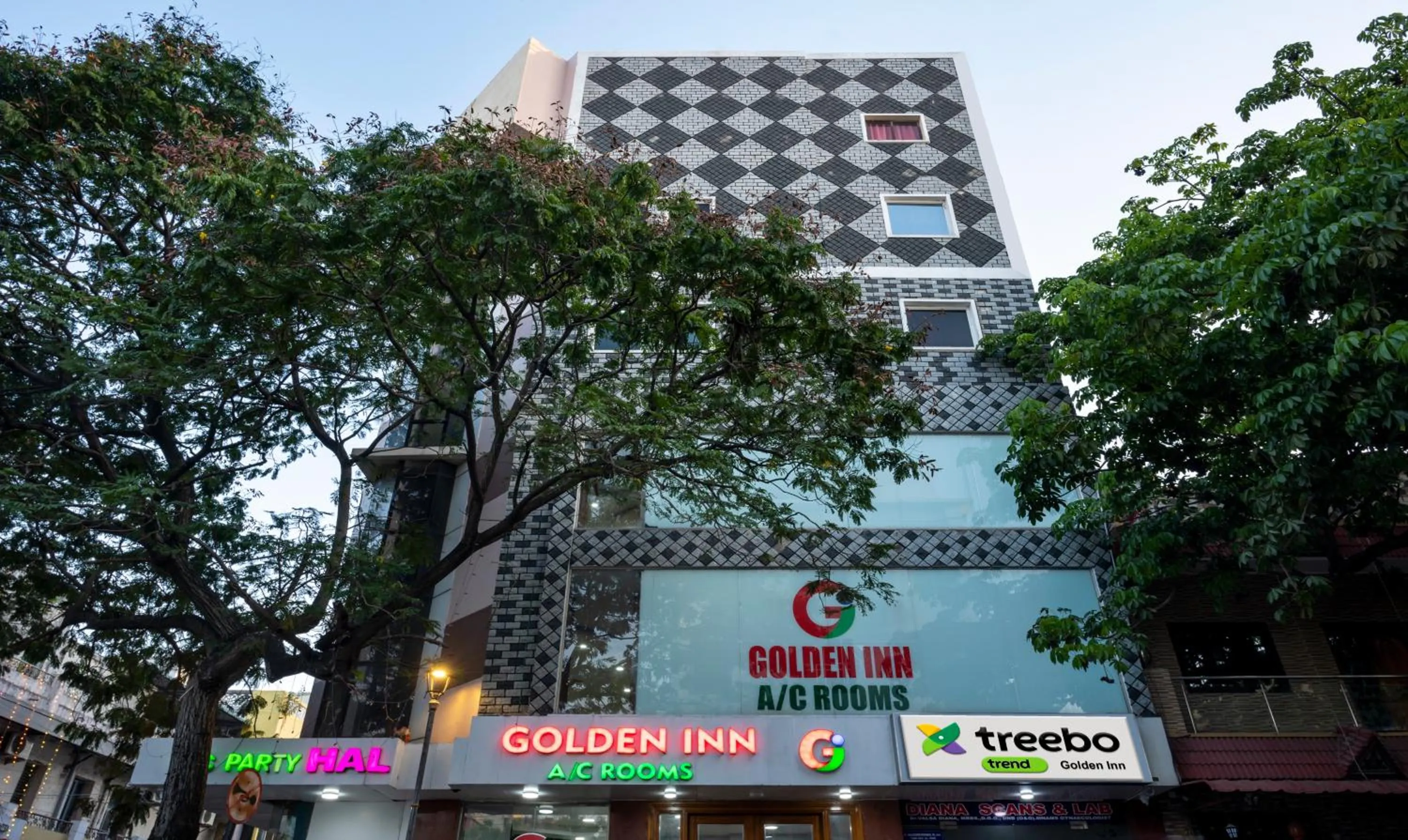 Property building in Treebo Golden Inn, 700 Mtrs From Promenade Beach