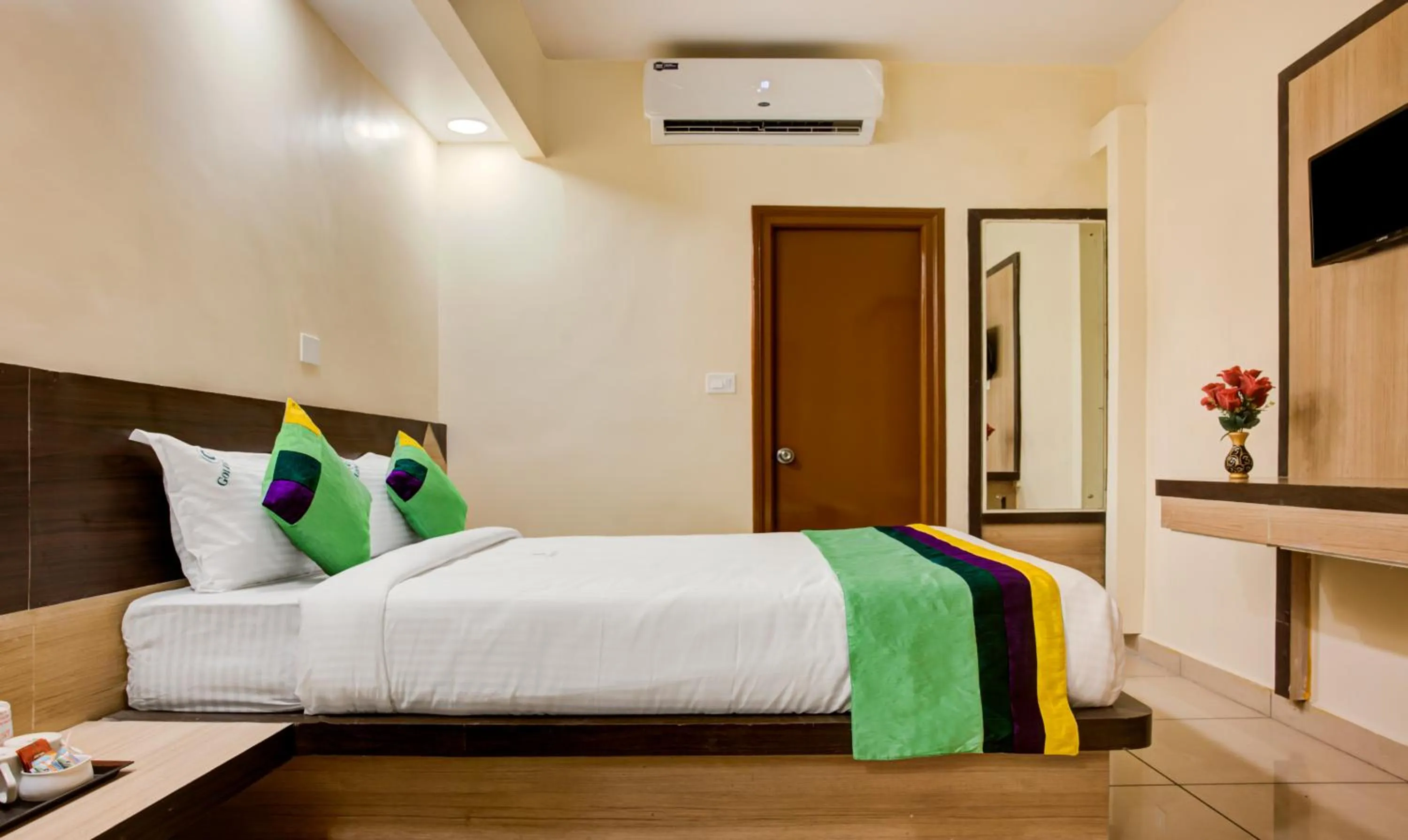 Bedroom, Bed in Treebo Golden Inn, 700 Mtrs From Promenade Beach