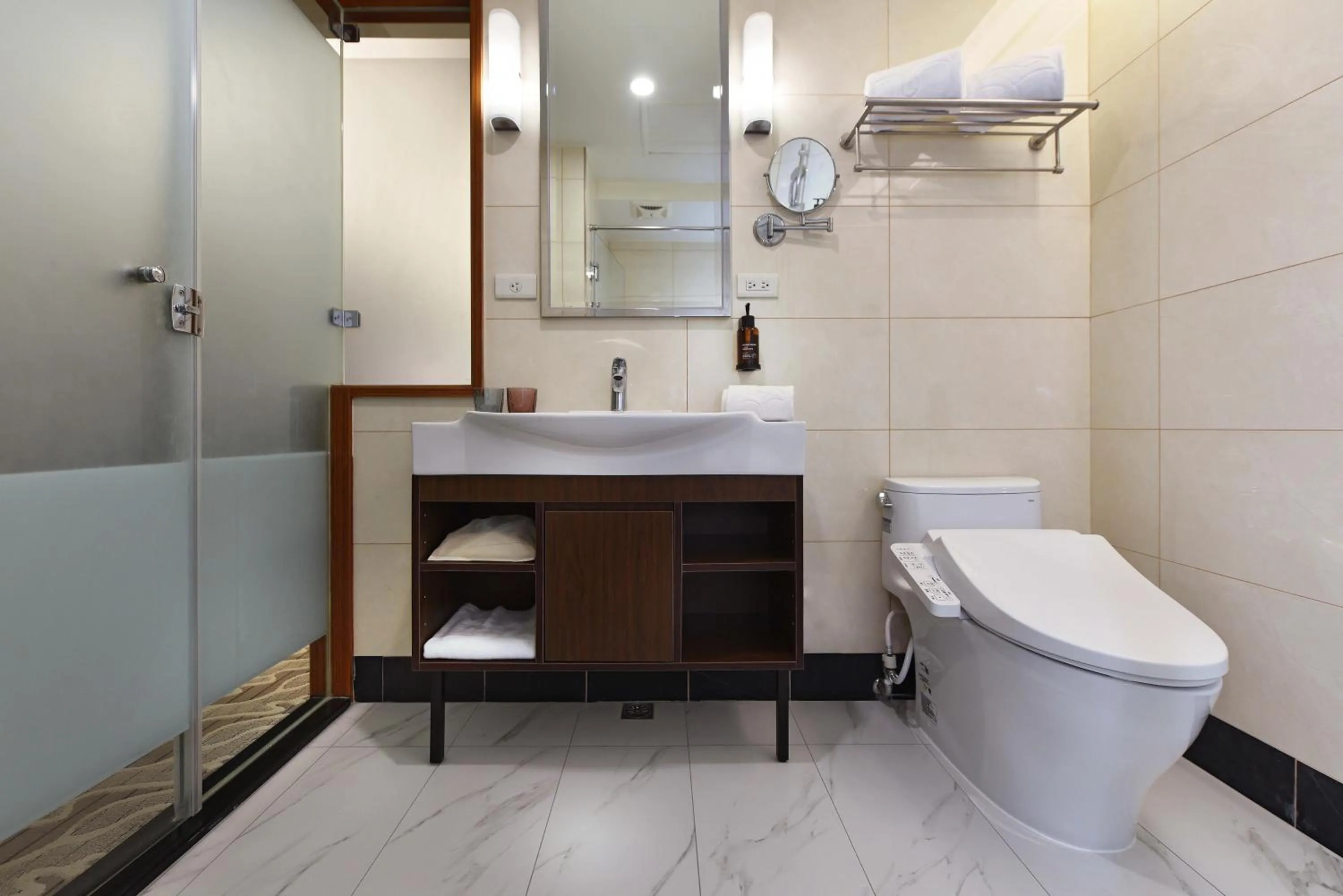 Toilet in Fullon Poshtel - Linkou