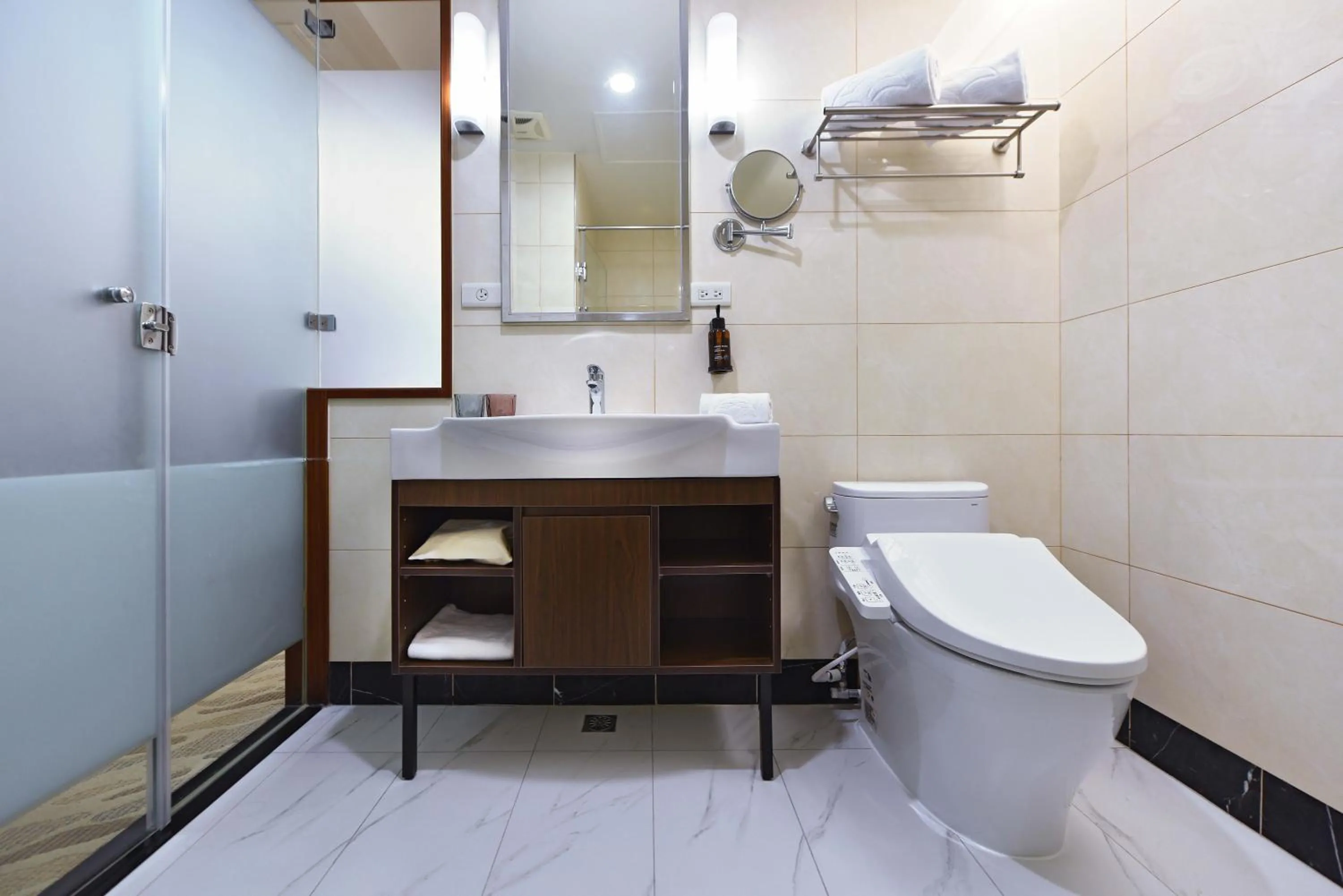 Toilet in Fullon Poshtel - Linkou