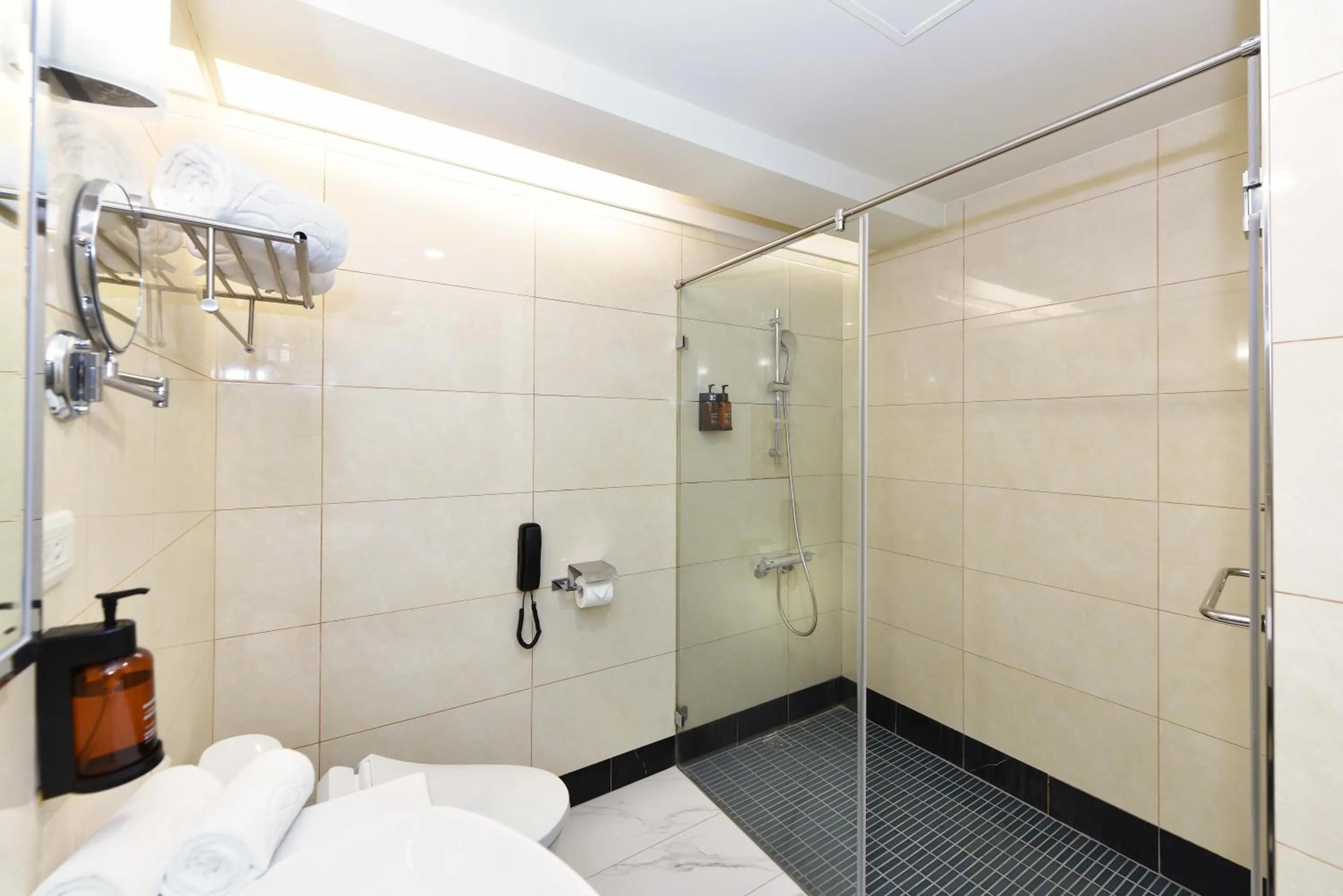 Toilet in Fullon Poshtel - Linkou