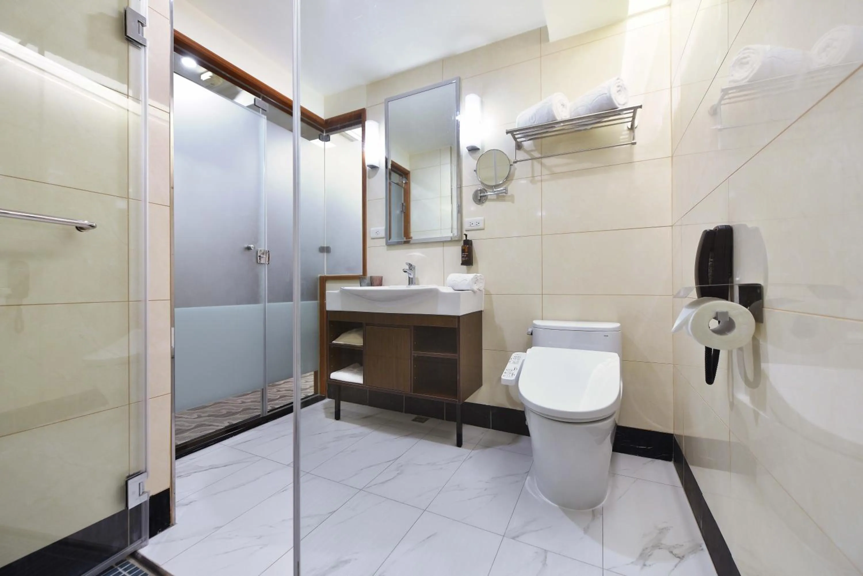 Toilet in Fullon Poshtel - Linkou