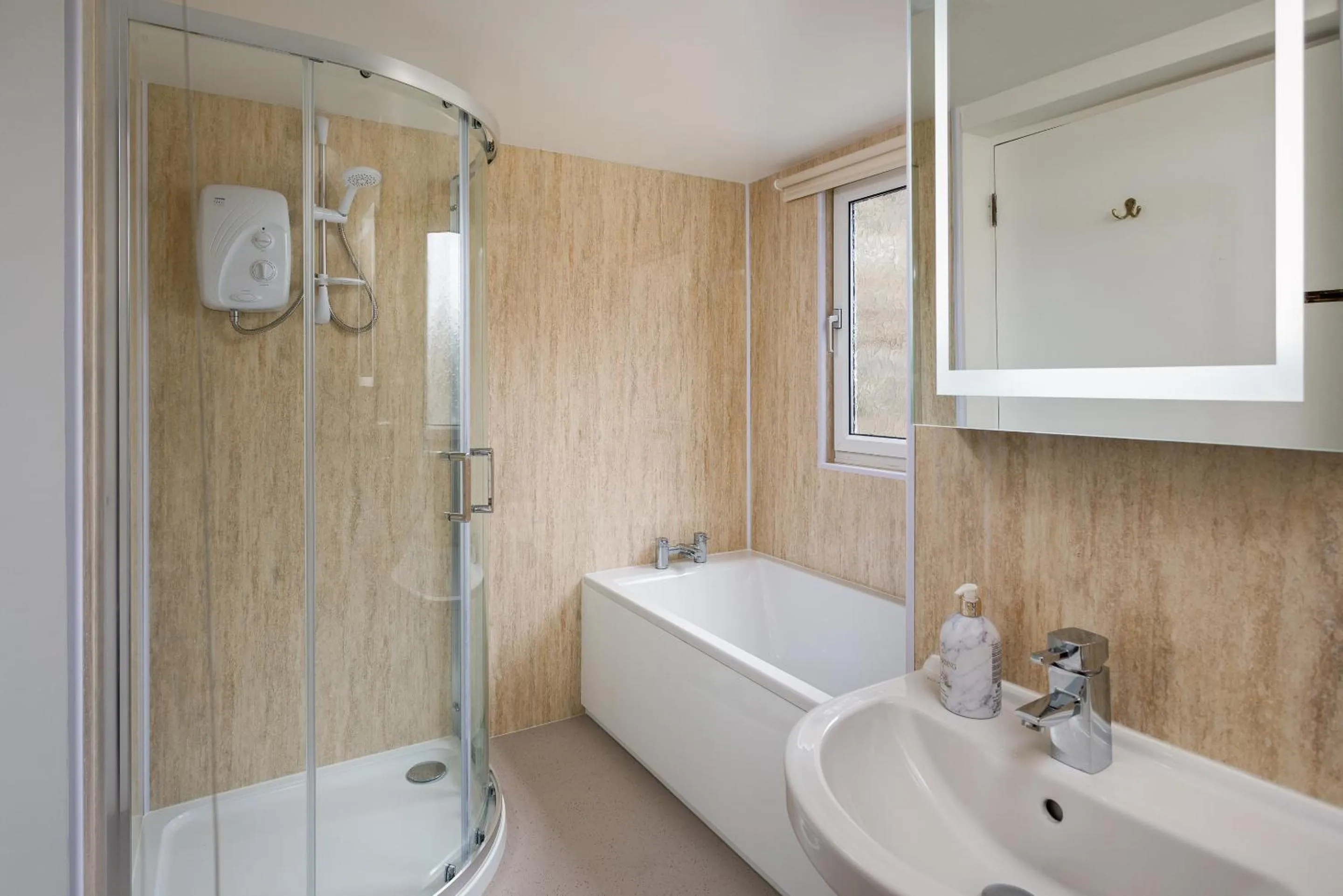 Bathroom in Bucklawren Farm