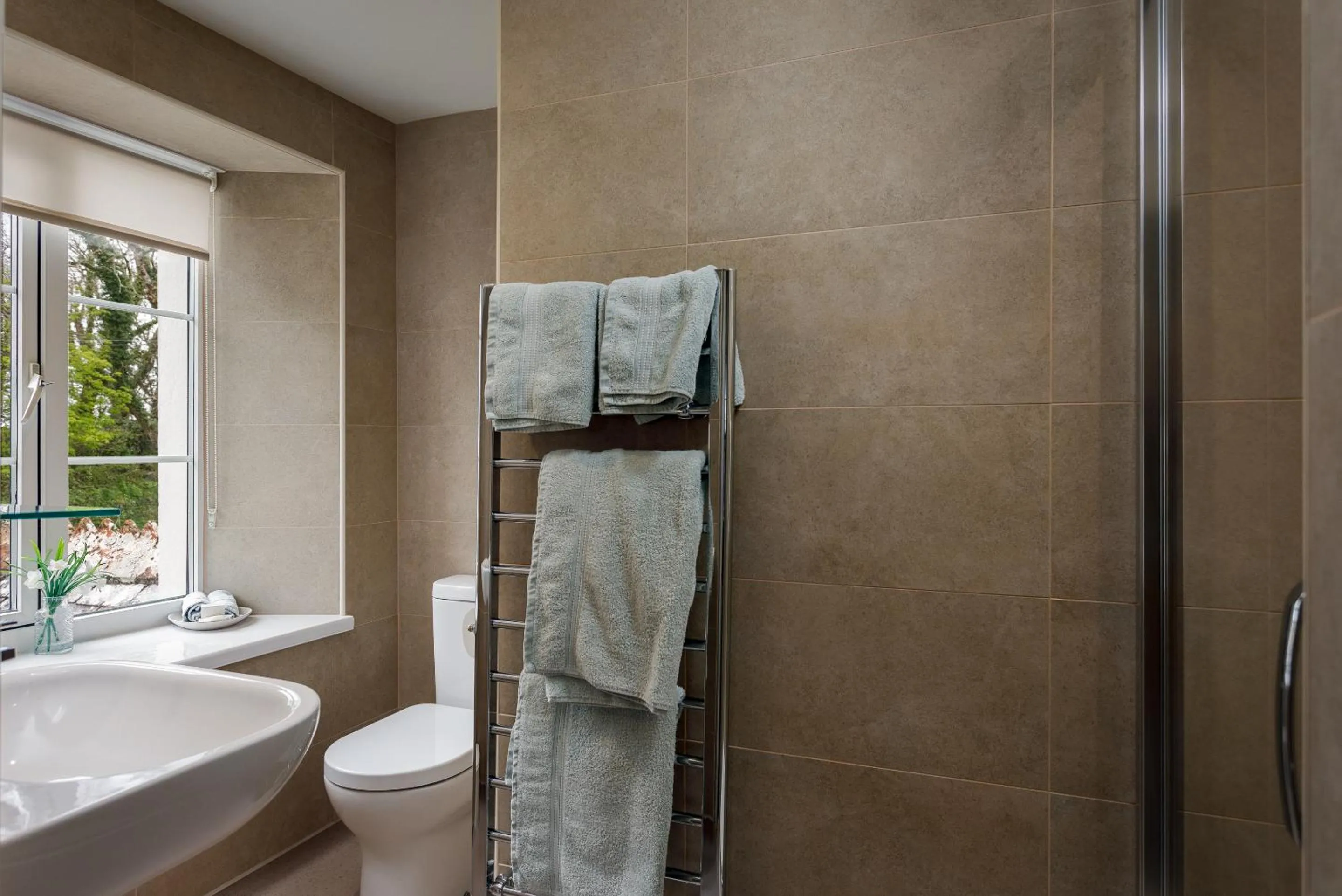 Bathroom in Bucklawren Farm