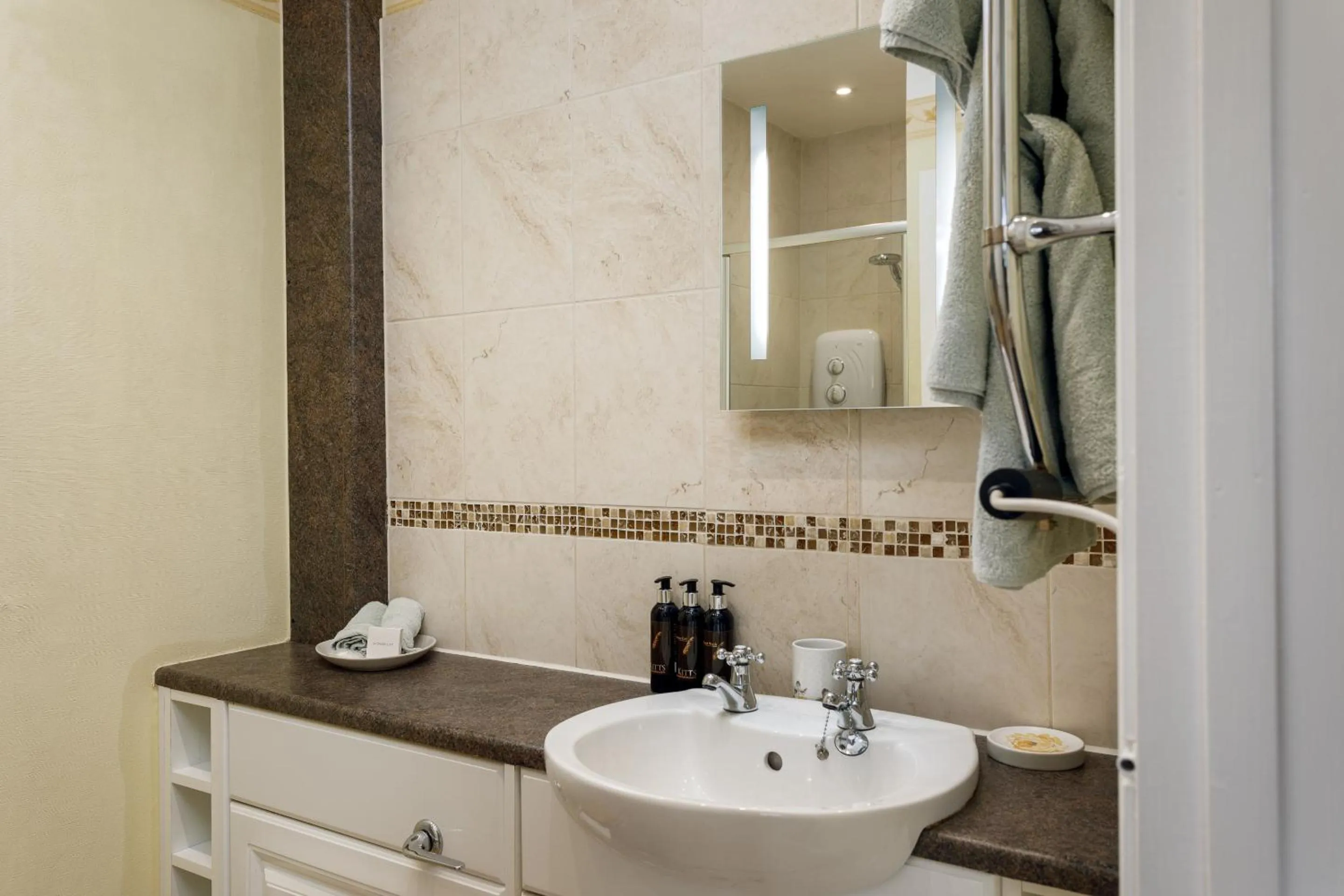 Bathroom in Bucklawren Farm