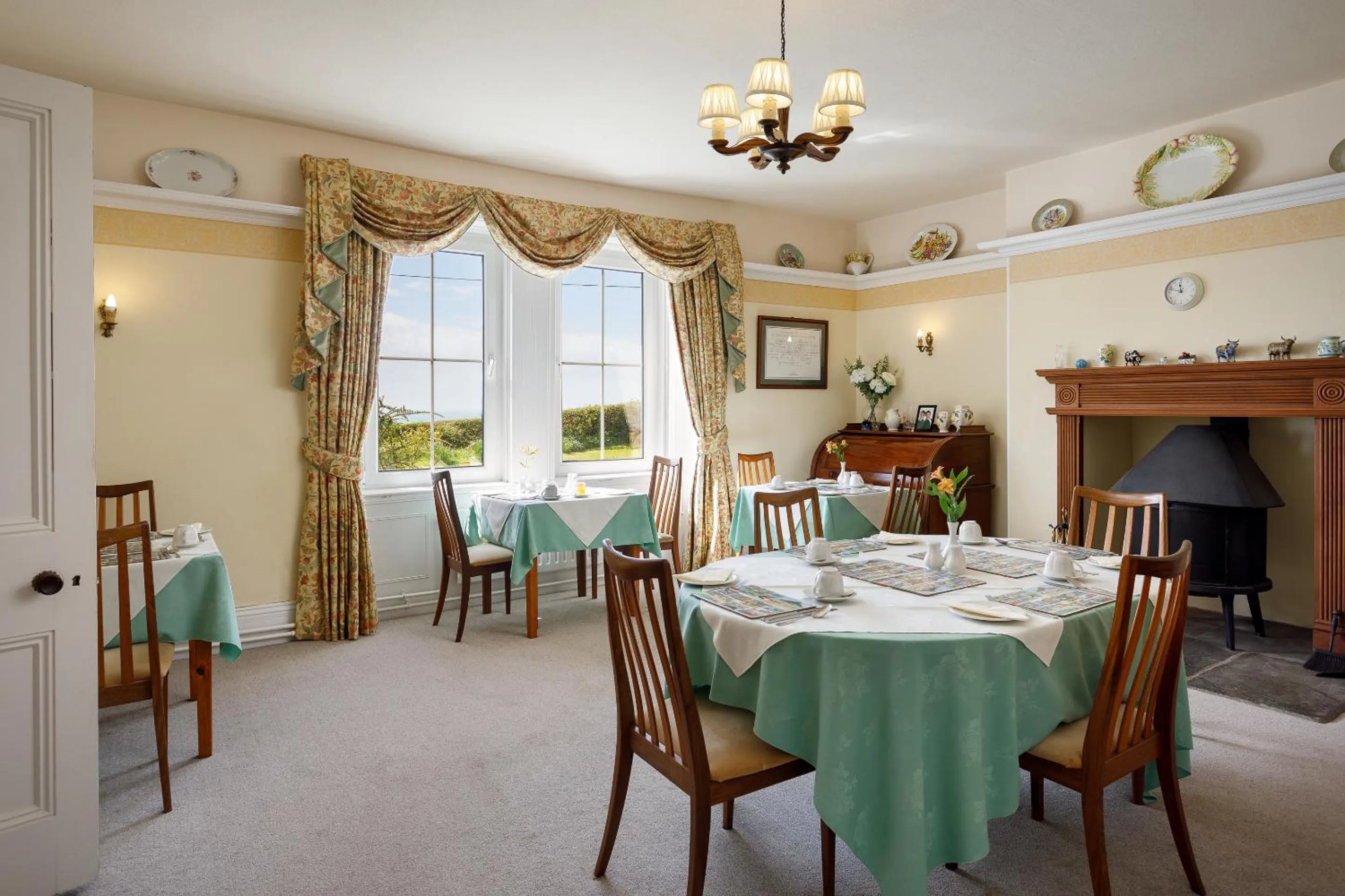 Dining area in Bucklawren Farm