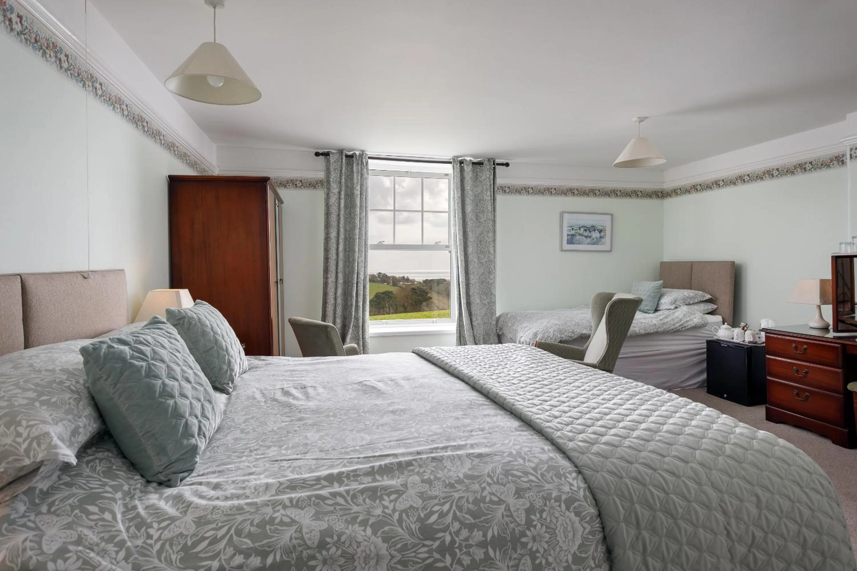 Bedroom, Bed in Bucklawren Farm