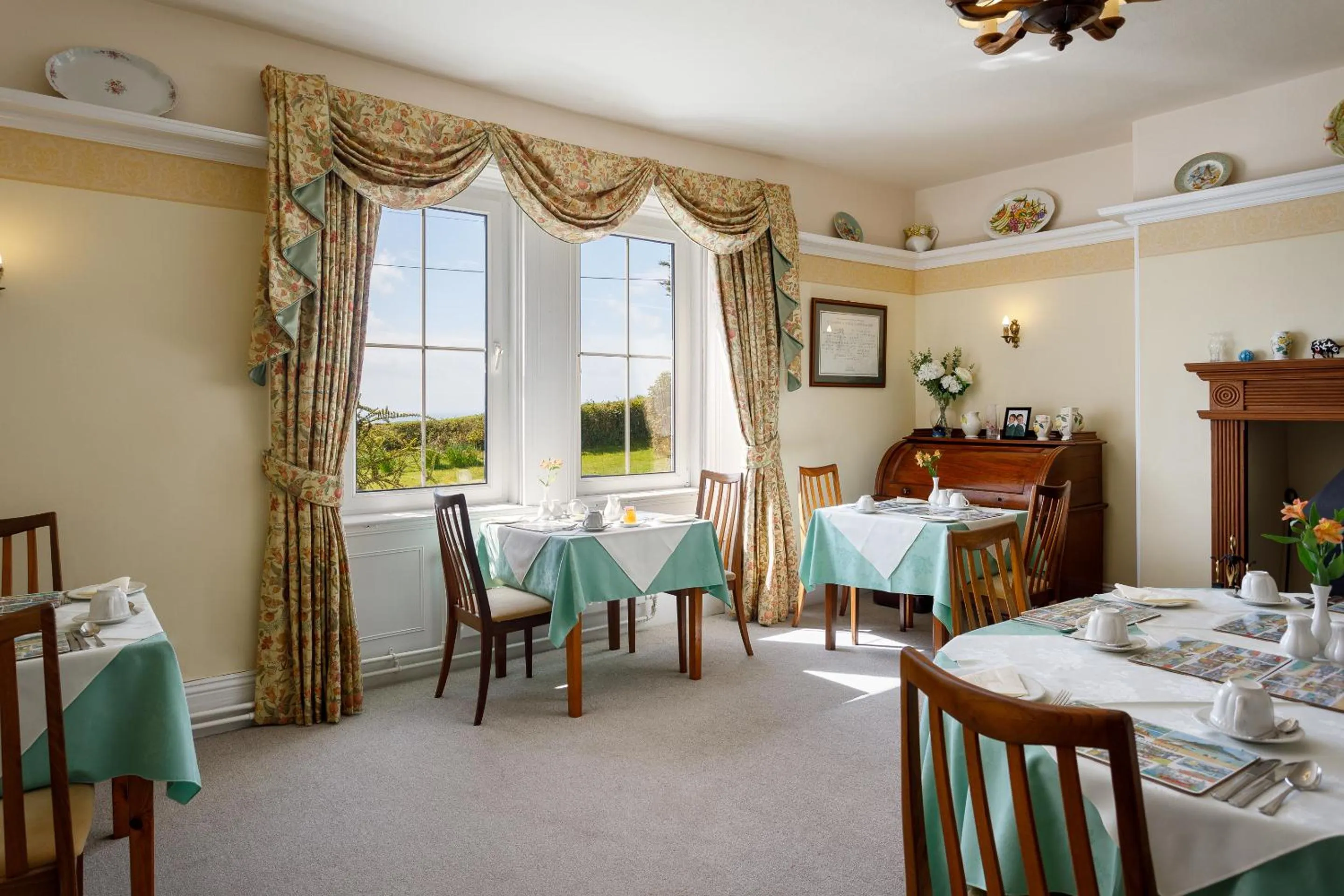 Dining area in Bucklawren Farm
