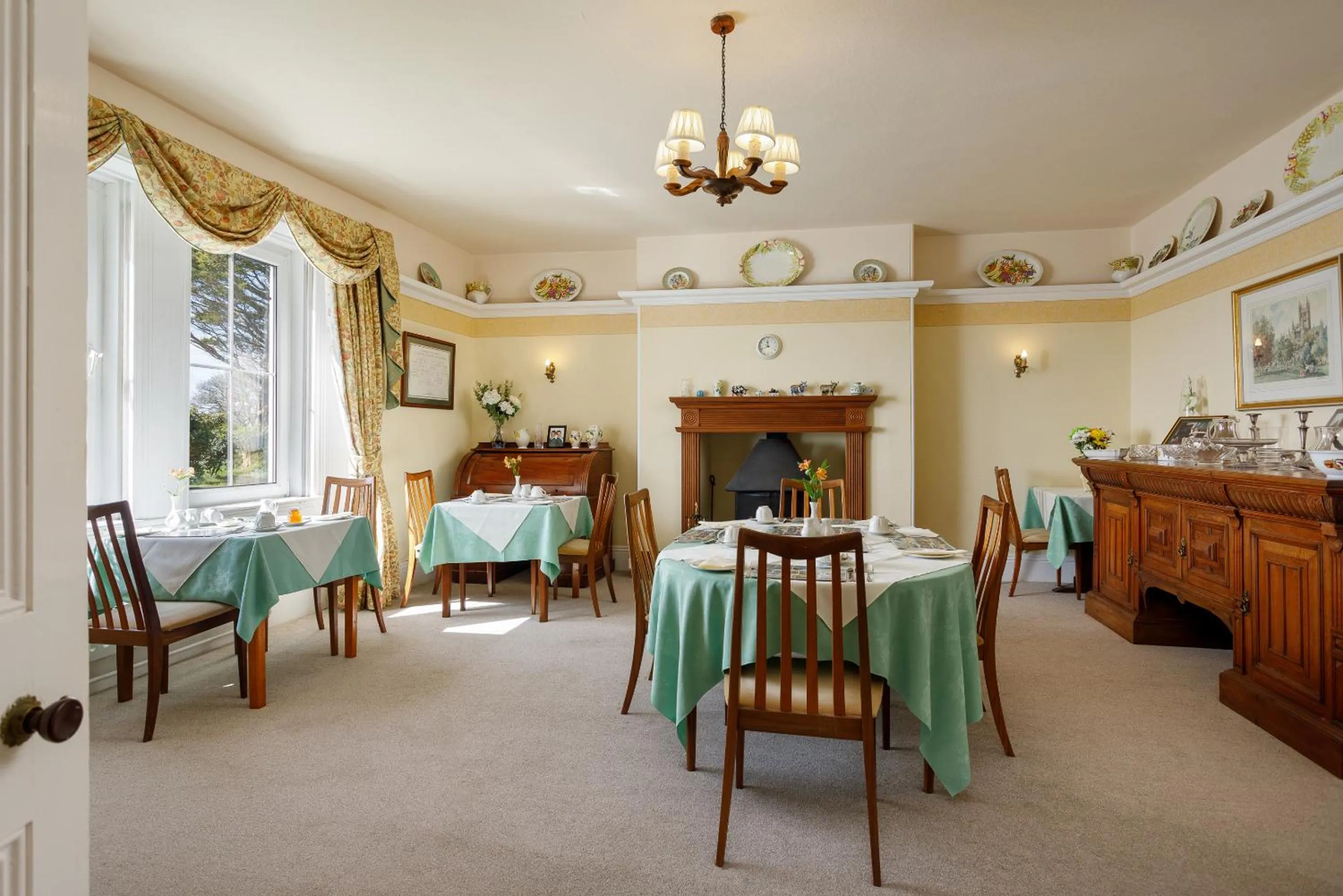 Dining area in Bucklawren Farm