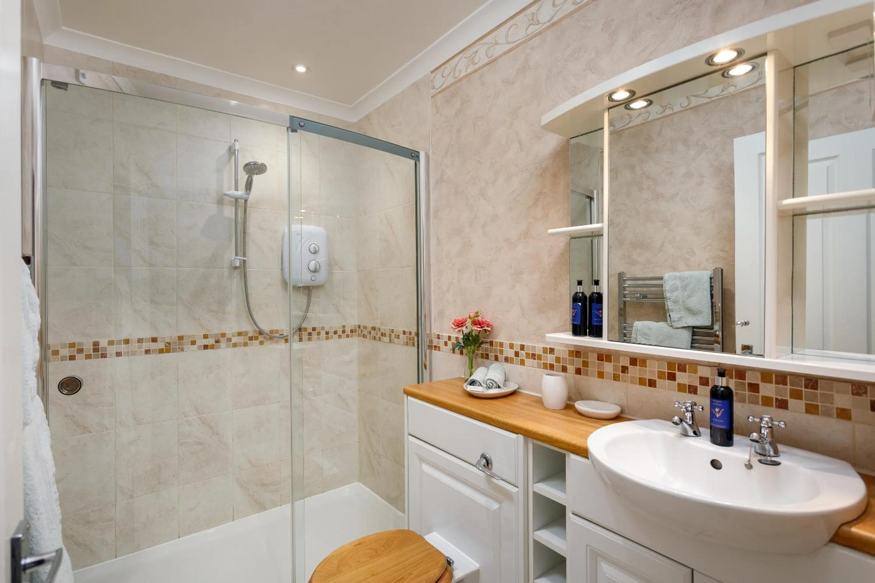 Bathroom in Bucklawren Farm