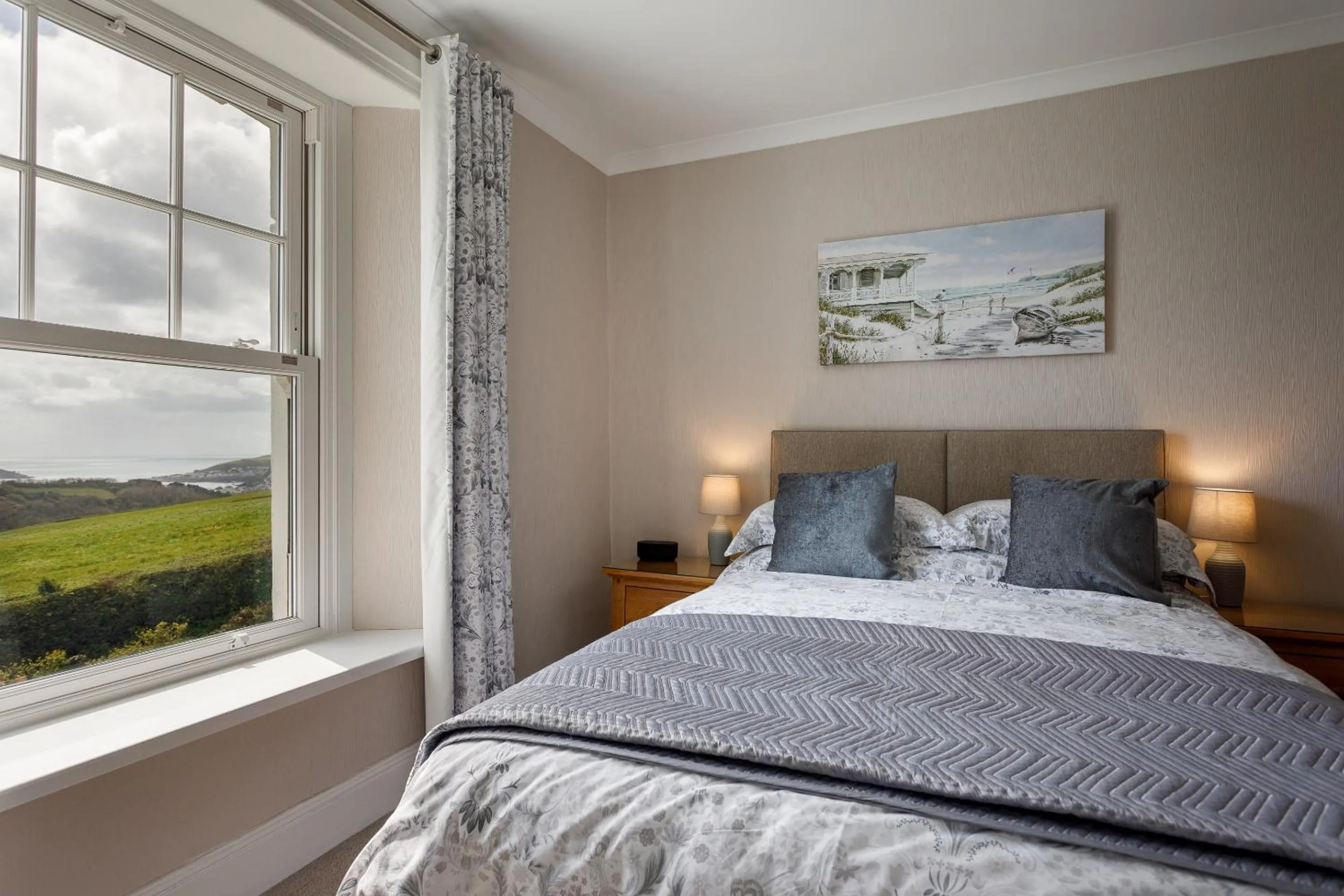 Bedroom, Bed in Bucklawren Farm