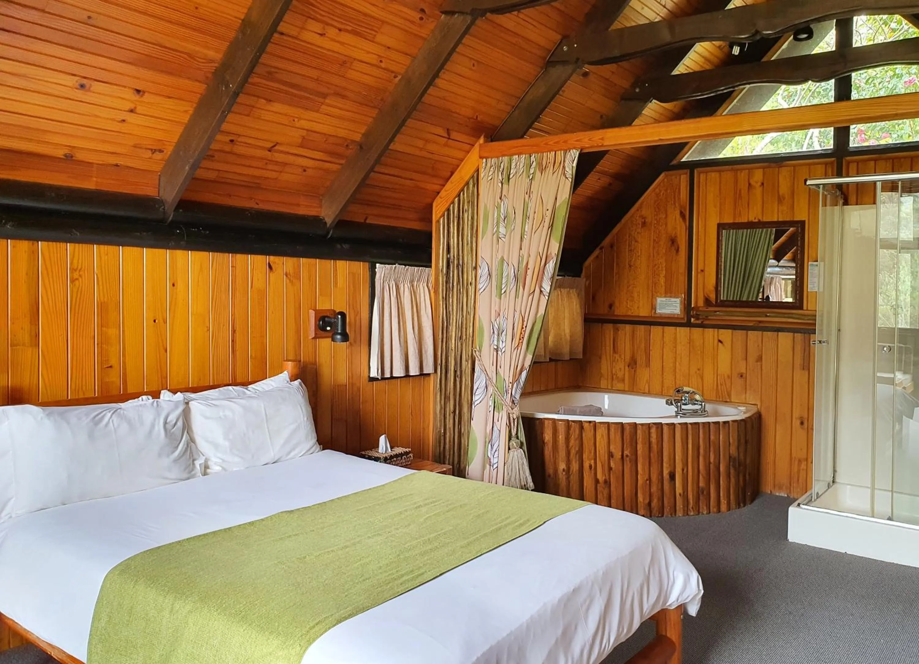 Bedroom, Bed in Tsitsikamma Lodge & Spa