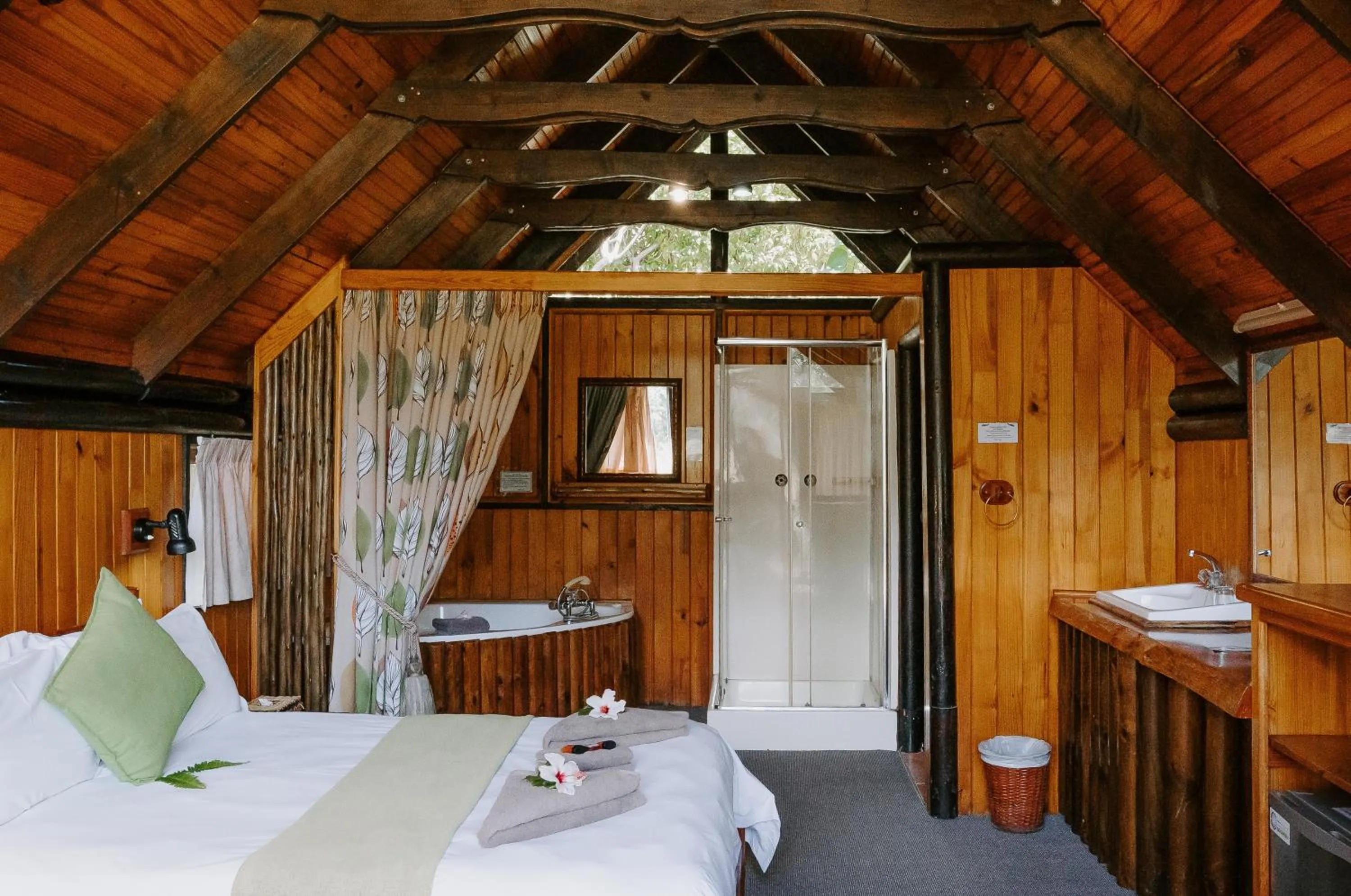 Bedroom, Bed in Tsitsikamma Lodge & Spa