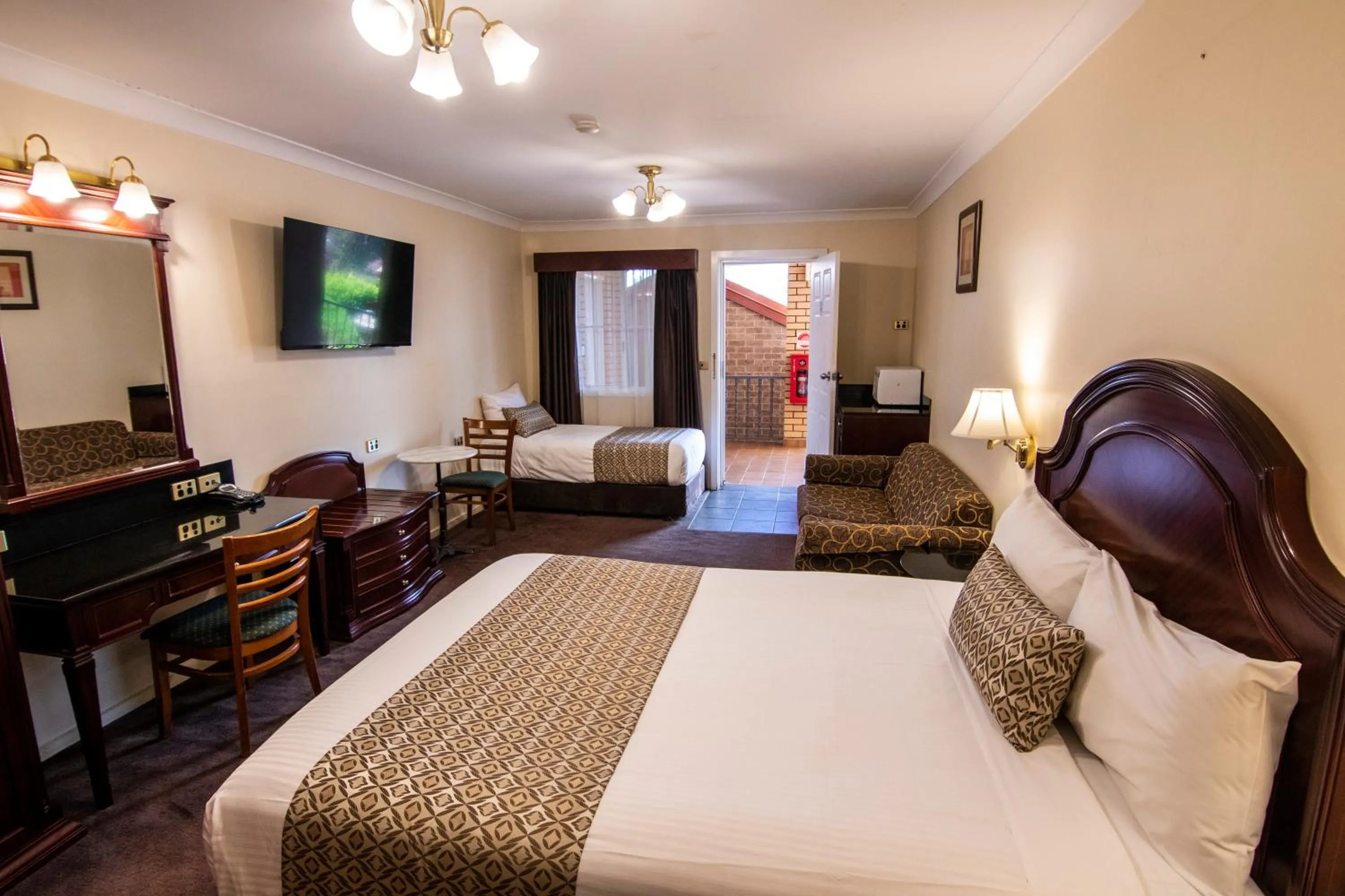 Bed in Albury Georgian Motel & Suites