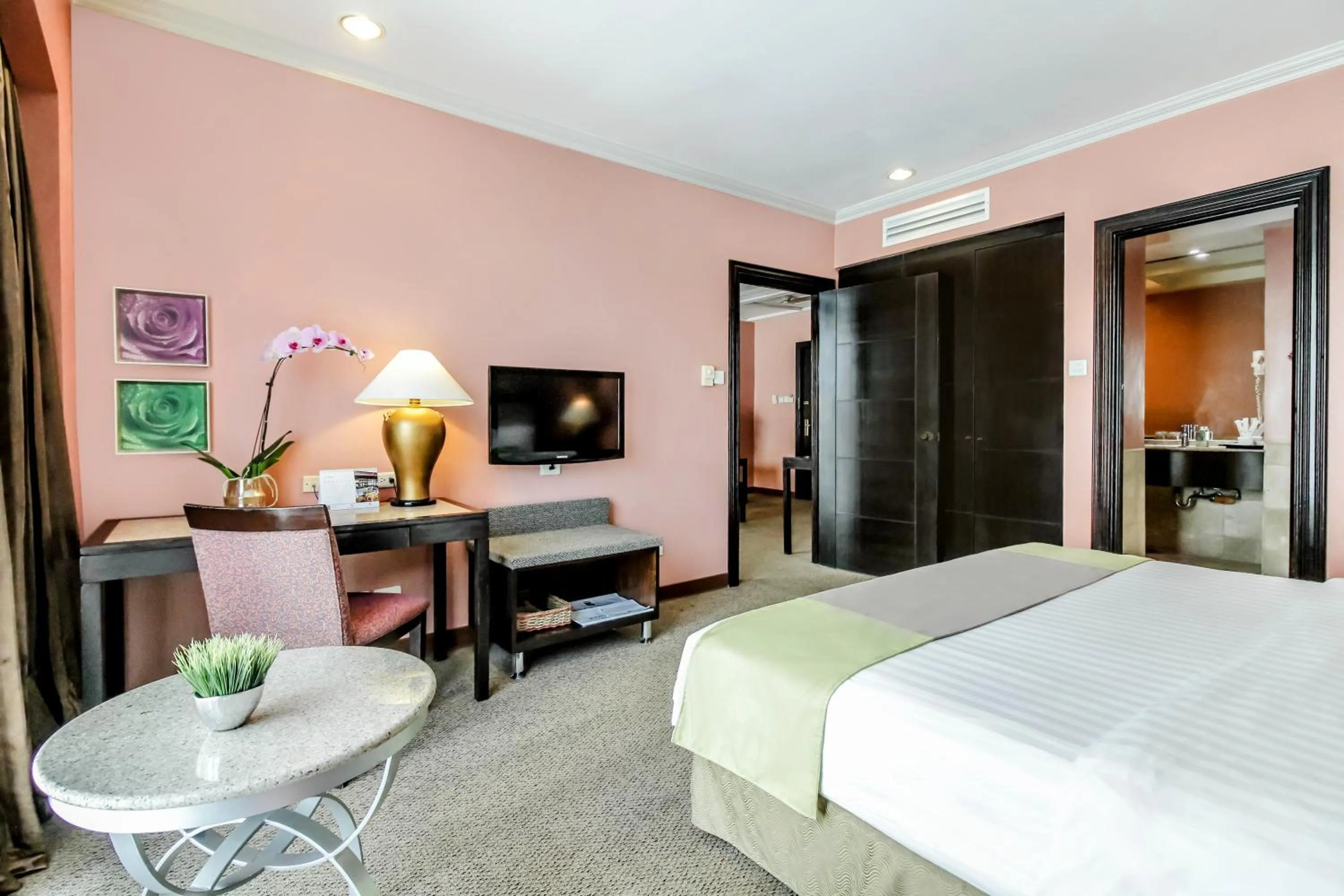 Bed in Makati Palace Hotel