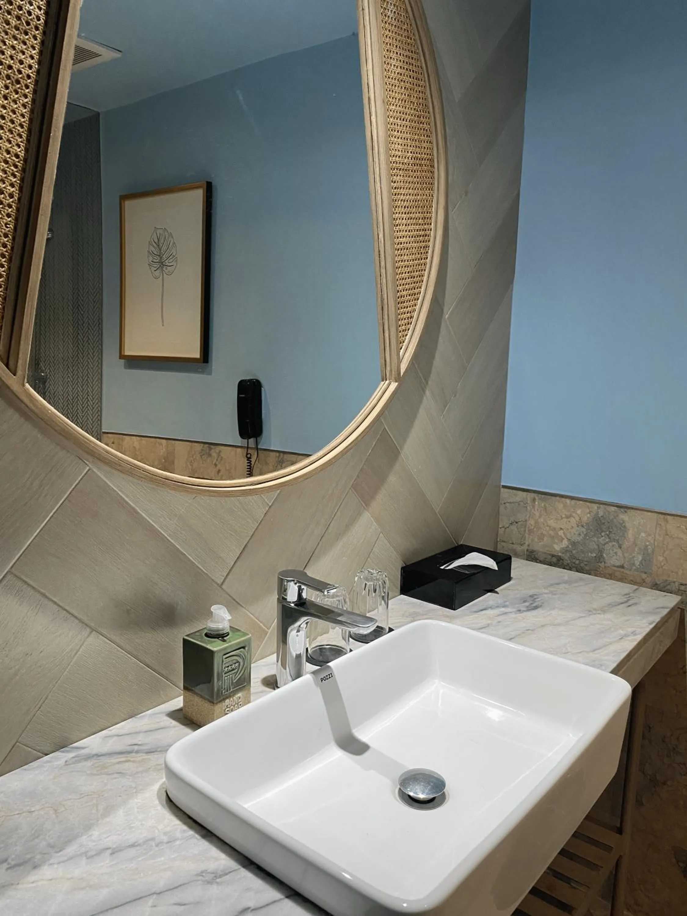 Shower in Makati Palace Hotel