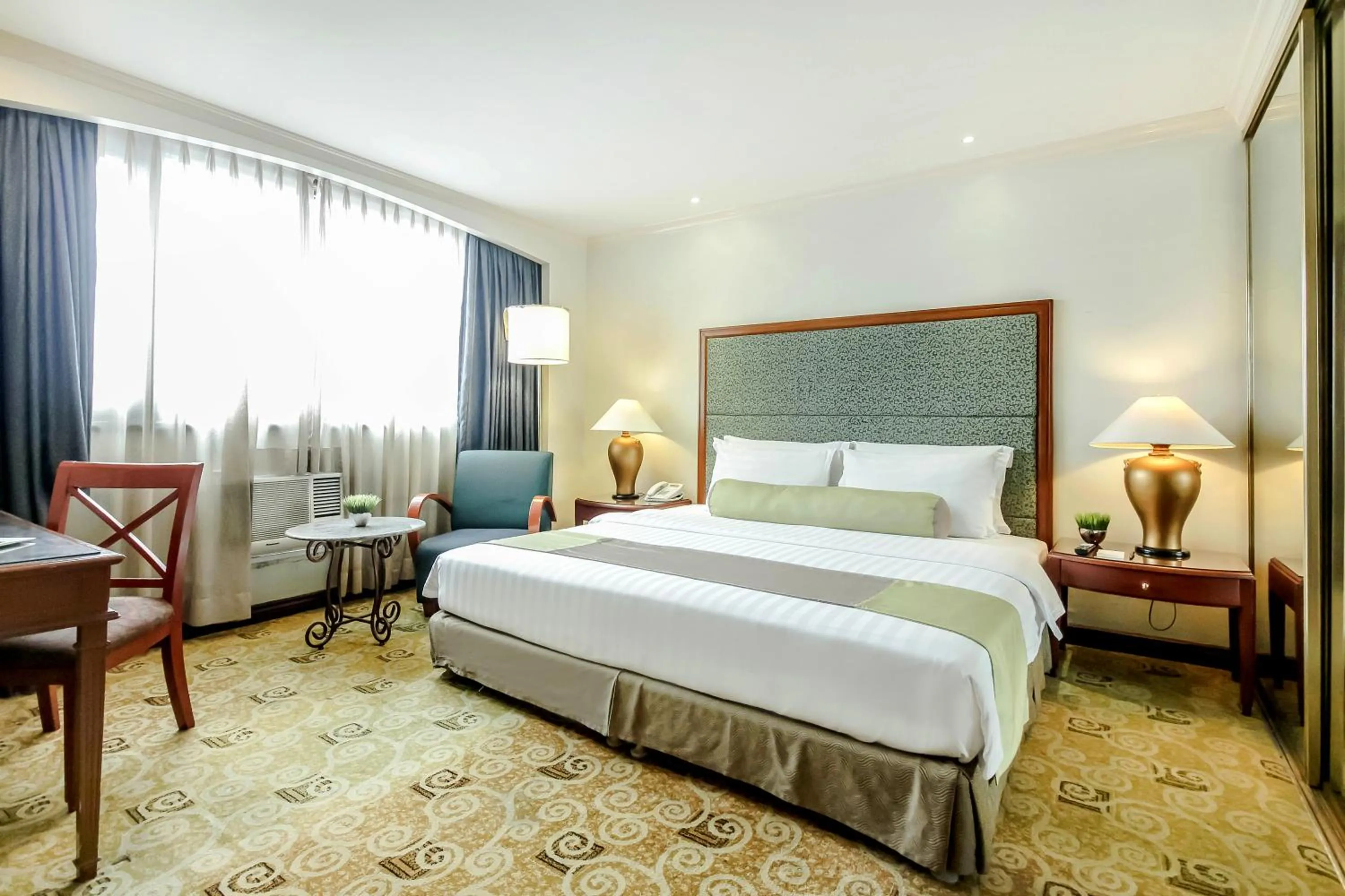 Bed in Makati Palace Hotel